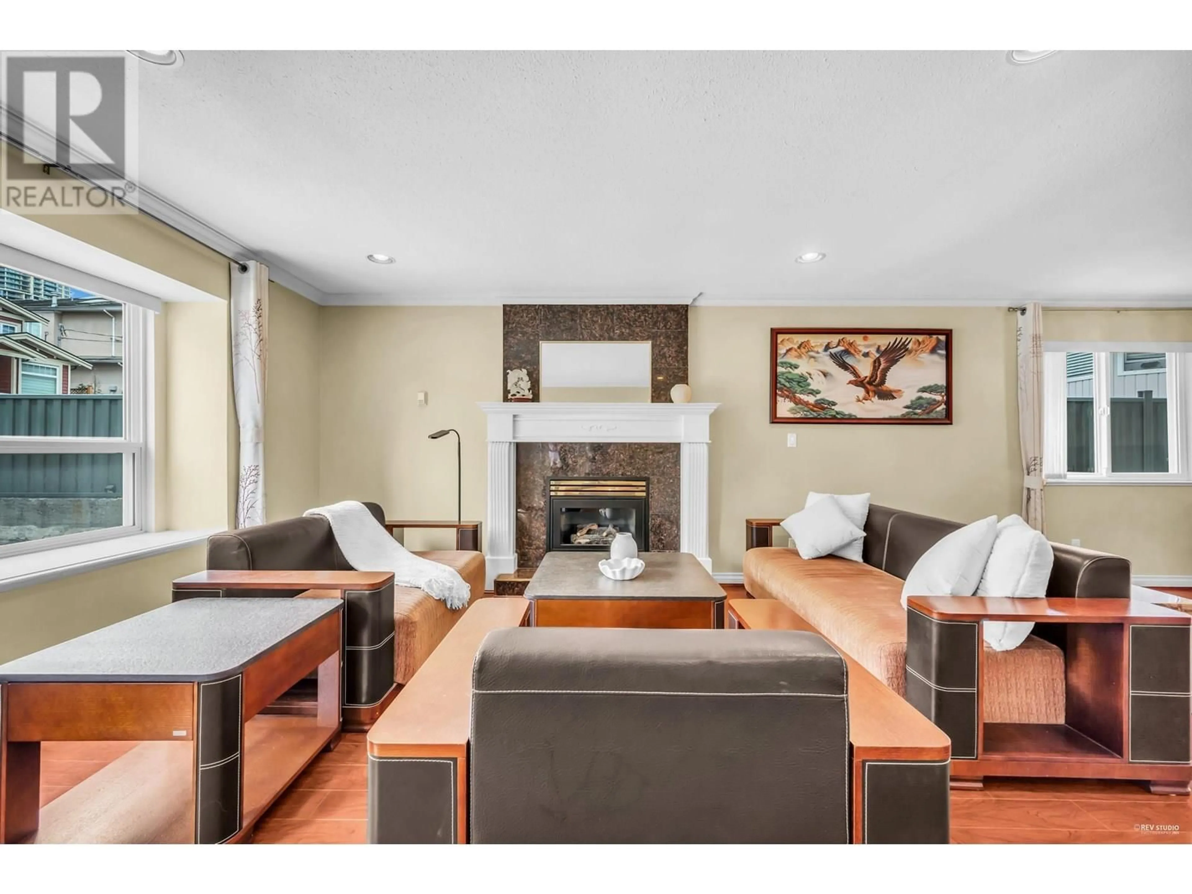 Living room with furniture, wood/laminate floor for 7222 16TH AVENUE, Burnaby British Columbia V3N1N5
