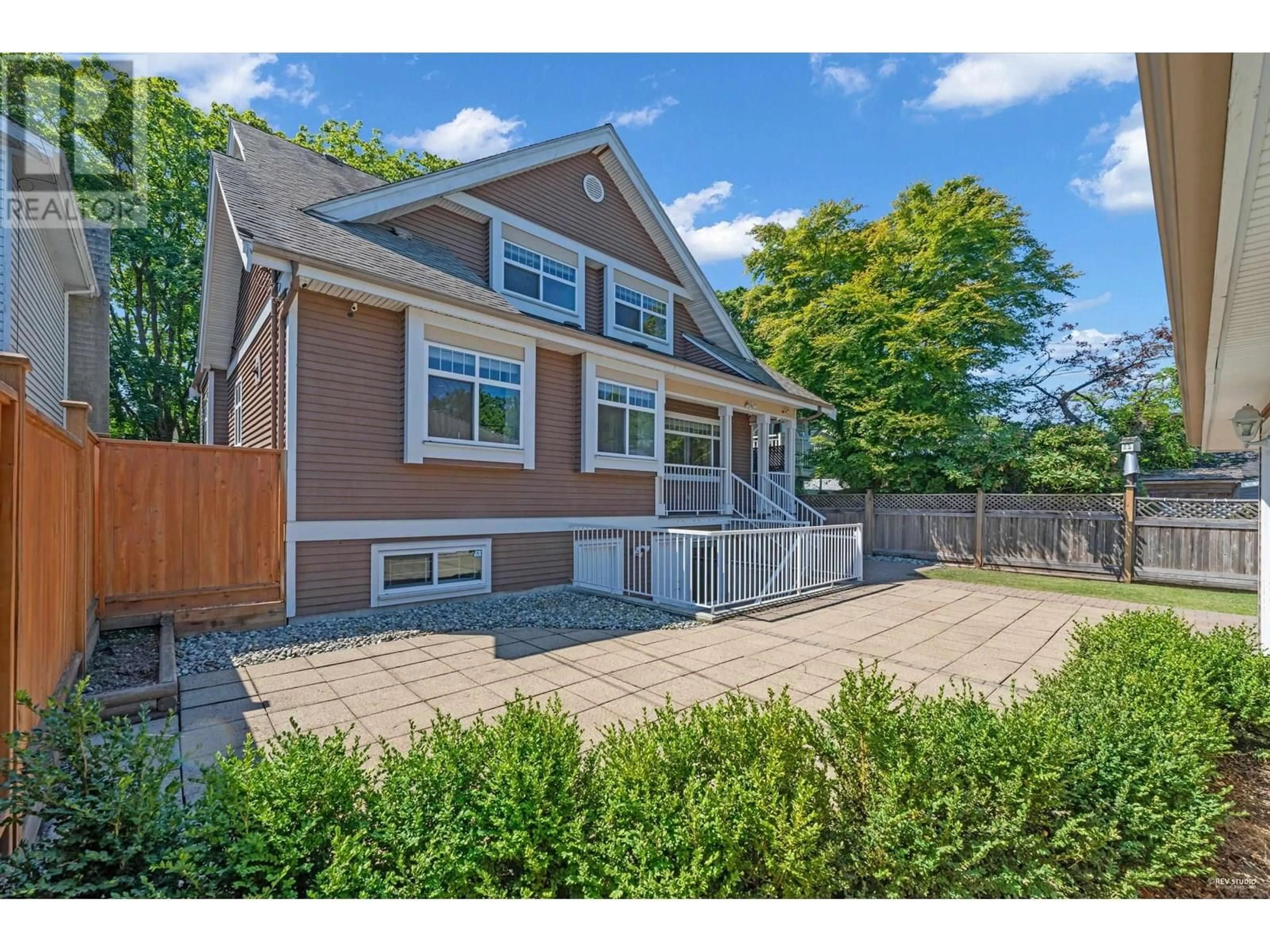 A pic from outside/outdoor area/front of a property/back of a property/a pic from drone, street for 3941 W 19TH AVENUE, Vancouver British Columbia V6S1C9