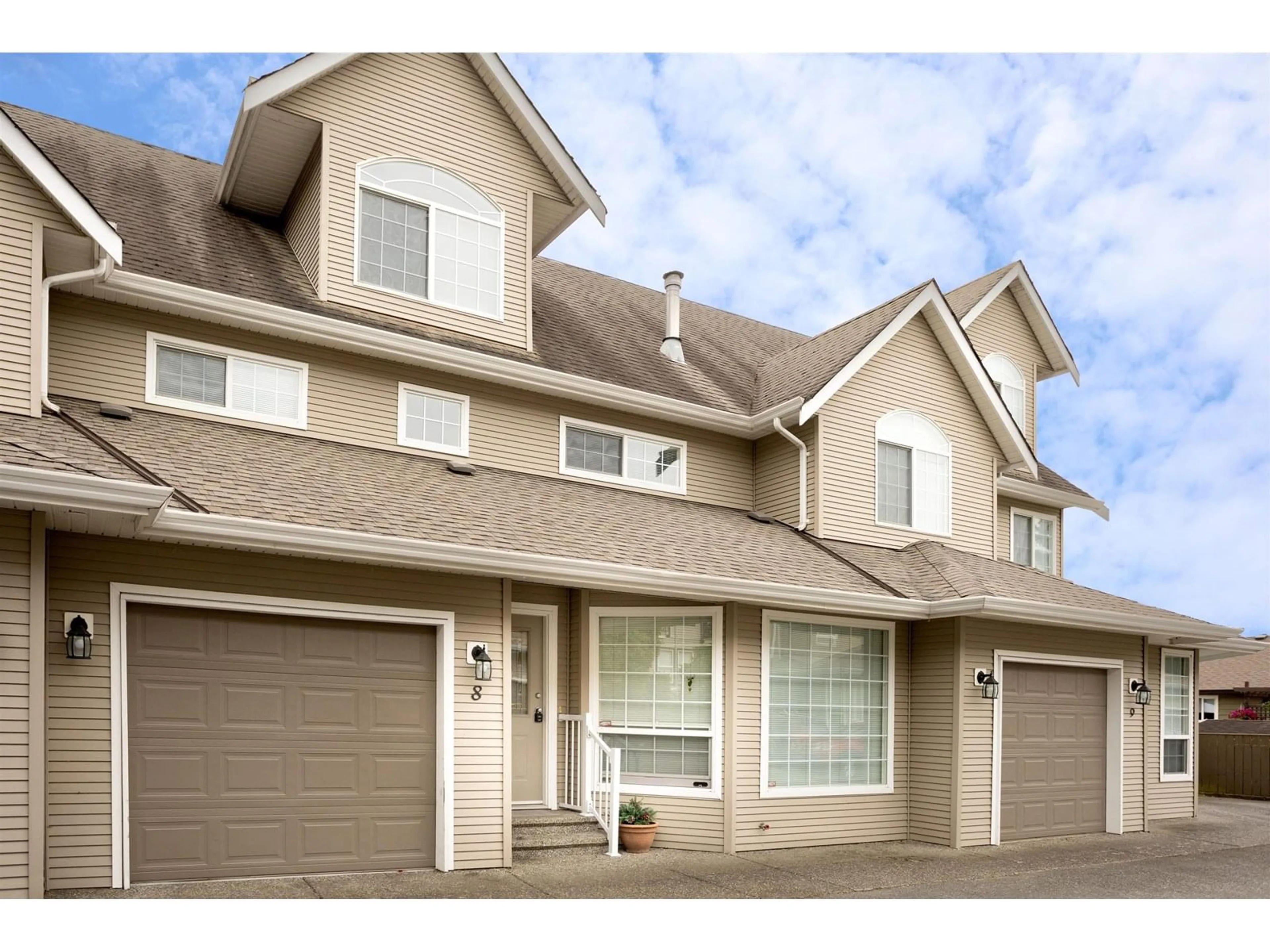 Home with vinyl exterior material, street for 8 - 9472 WOODBINE STREET, Chilliwack British Columbia V2P5S4