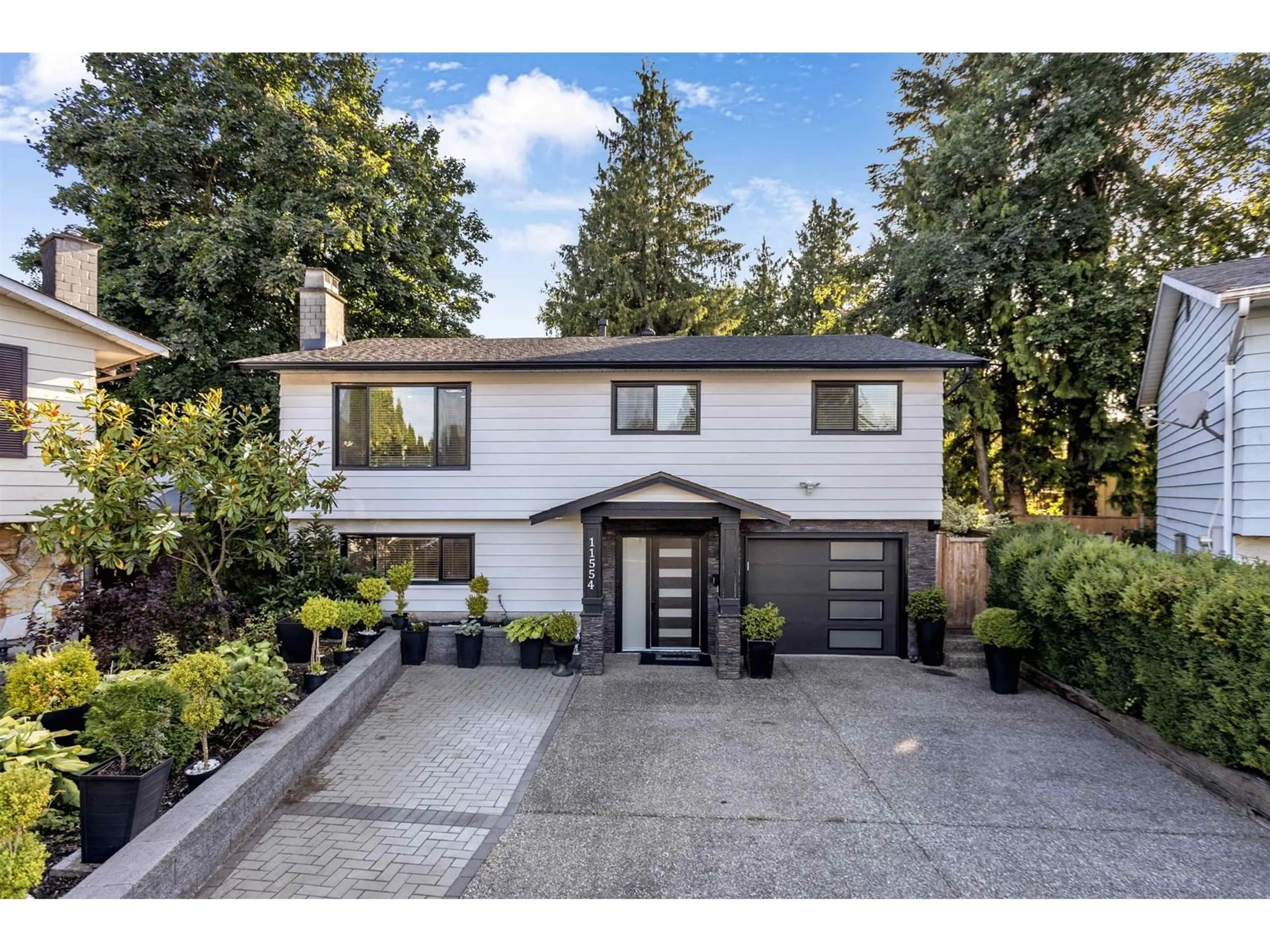 Home with vinyl exterior material, street for 11554 83A, Delta British Columbia V4C2J8