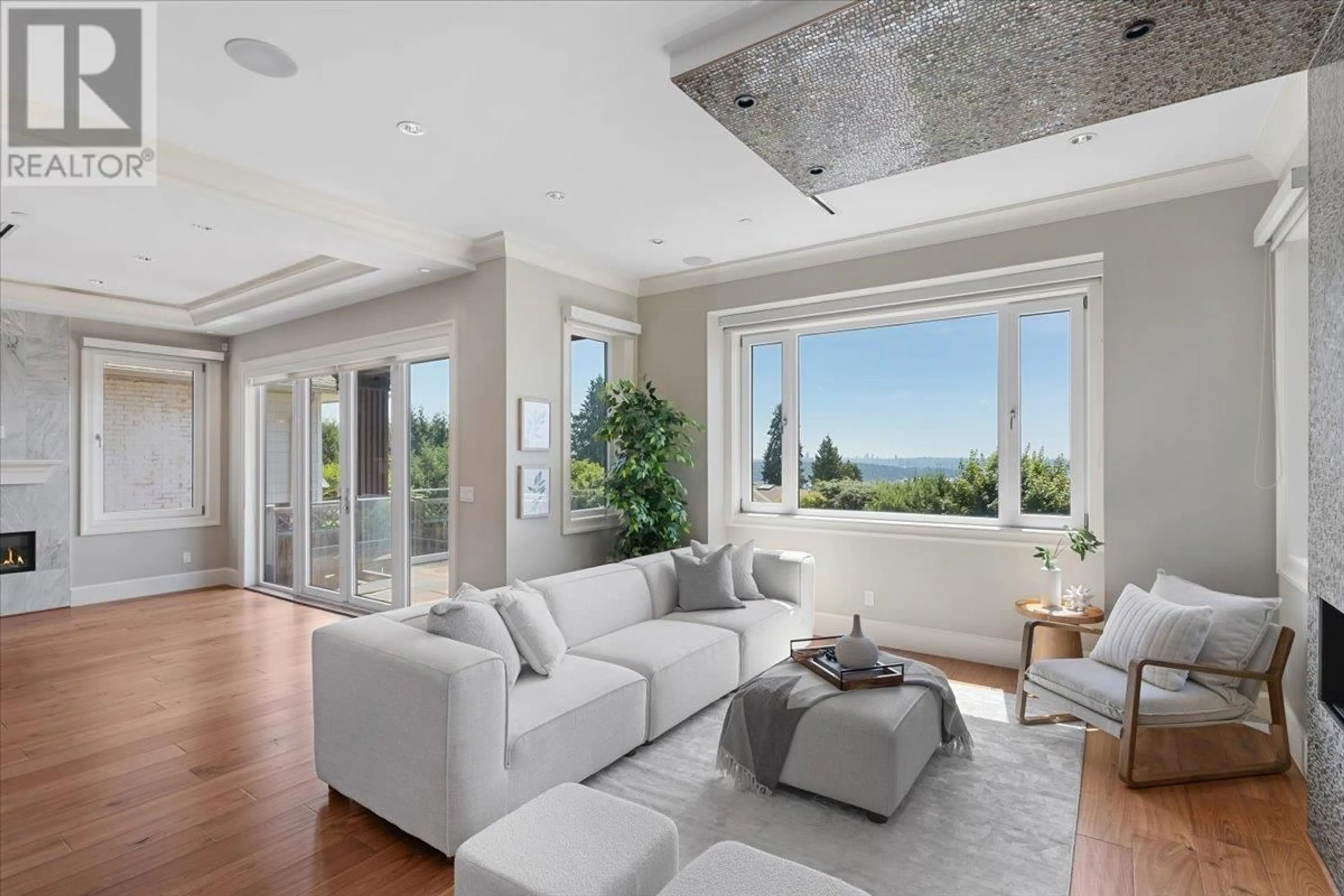 Living room with furniture, unknown for 2171 QUEENS AVENUE, West Vancouver British Columbia V7V2Y1