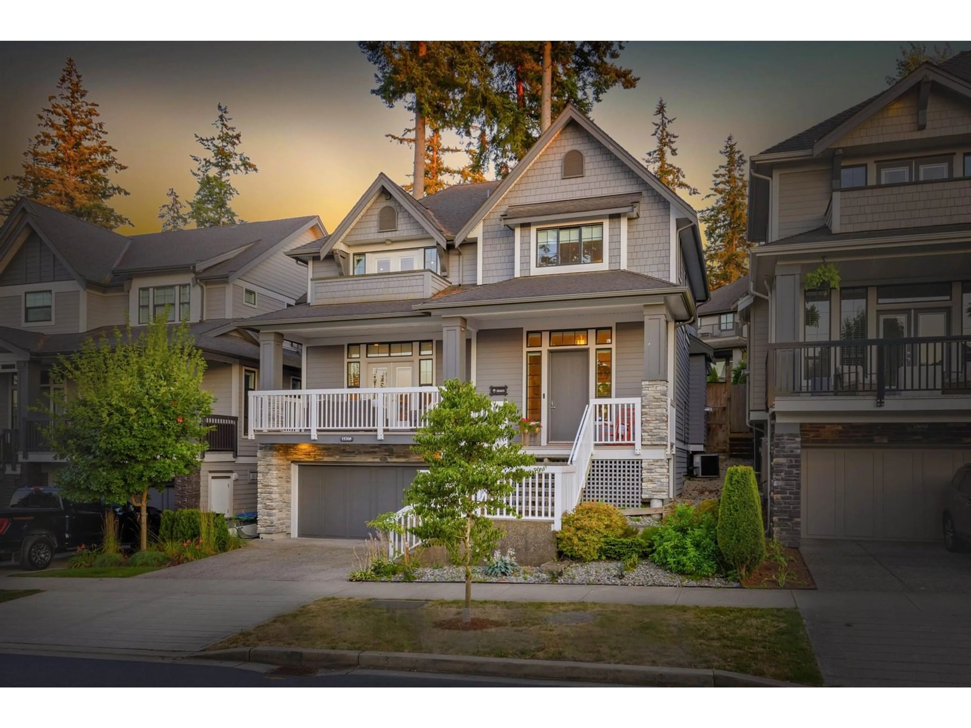 Home with vinyl exterior material, street for 15708 MOUNTAIN VIEW, Surrey British Columbia V3Z0C6
