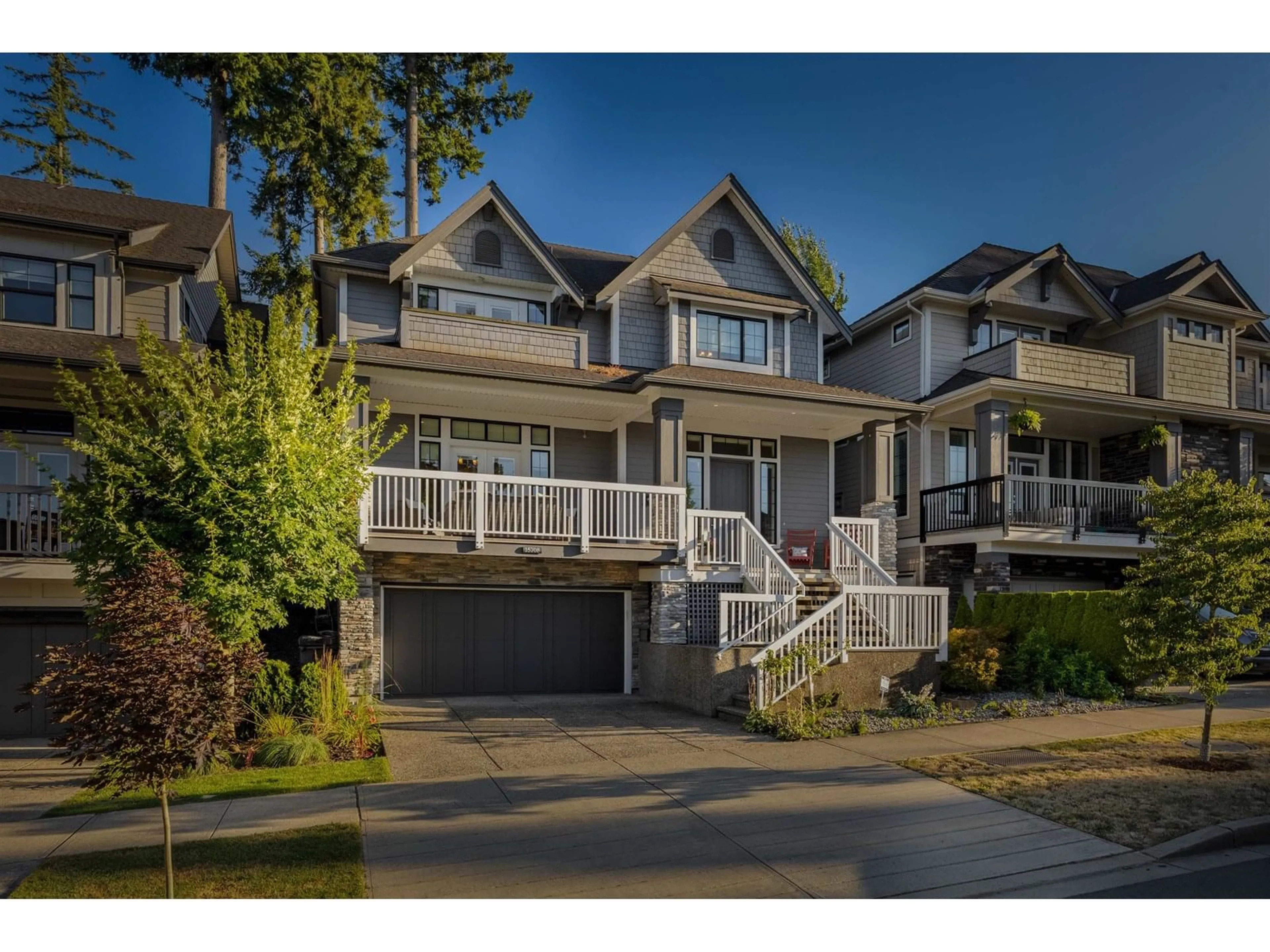 A pic from outside/outdoor area/front of a property/back of a property/a pic from drone, street for 15708 MOUNTAIN VIEW, Surrey British Columbia V3Z0C6