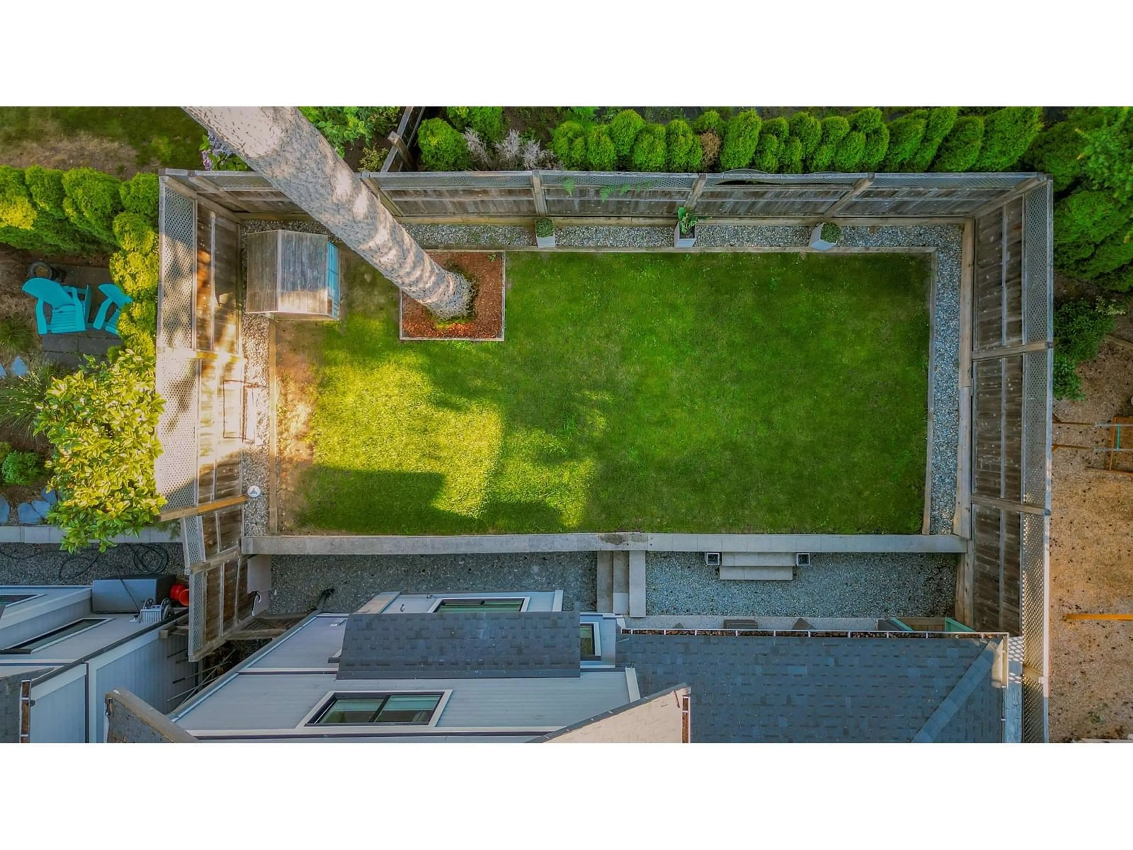 A pic from outside/outdoor area/front of a property/back of a property/a pic from drone, street for 15708 MOUNTAIN VIEW, Surrey British Columbia V3Z0C6