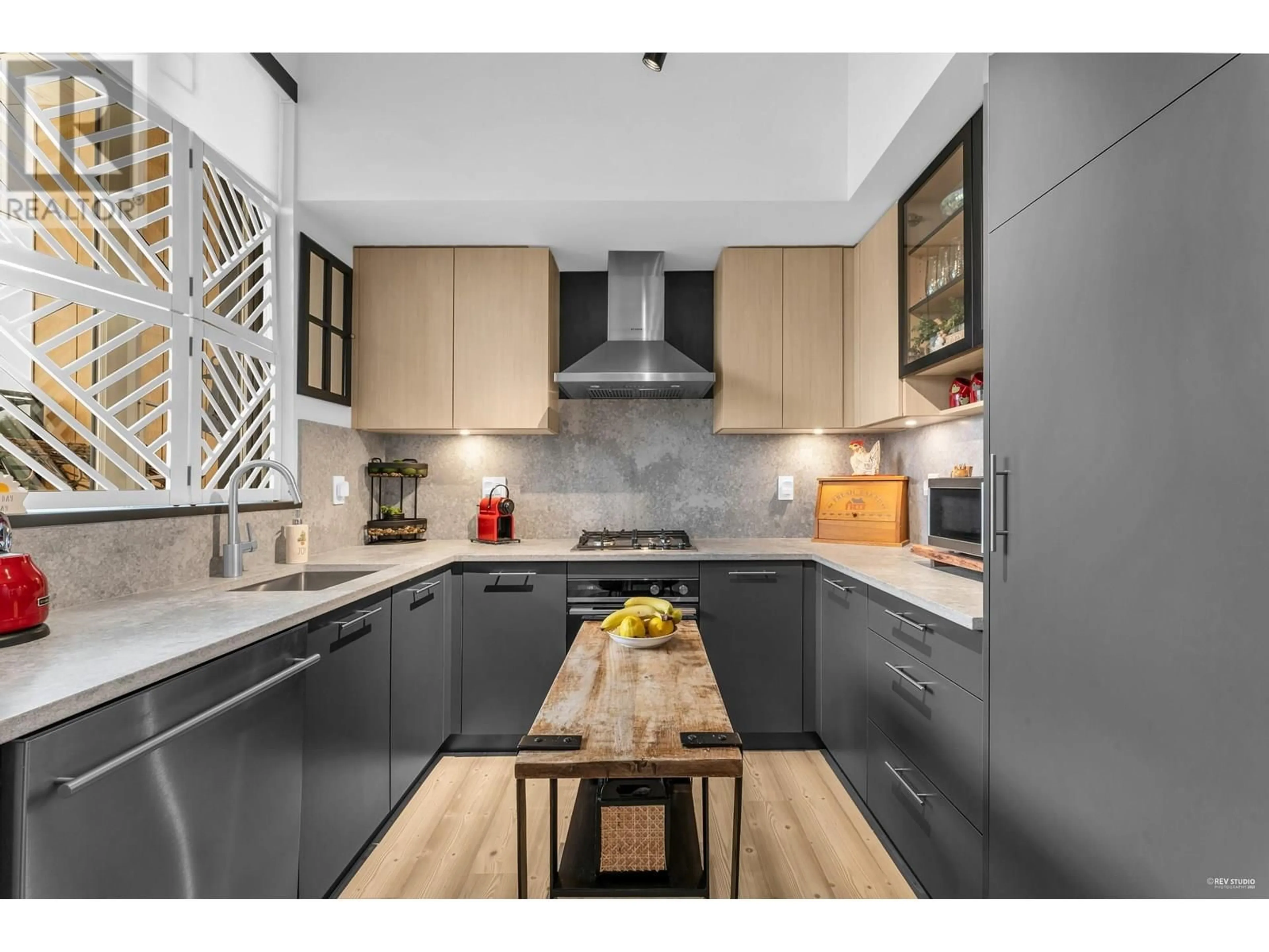 Contemporary kitchen, unknown for 105 - 251 BOUNDARY BAY ROAD, Delta British Columbia V4L0B6