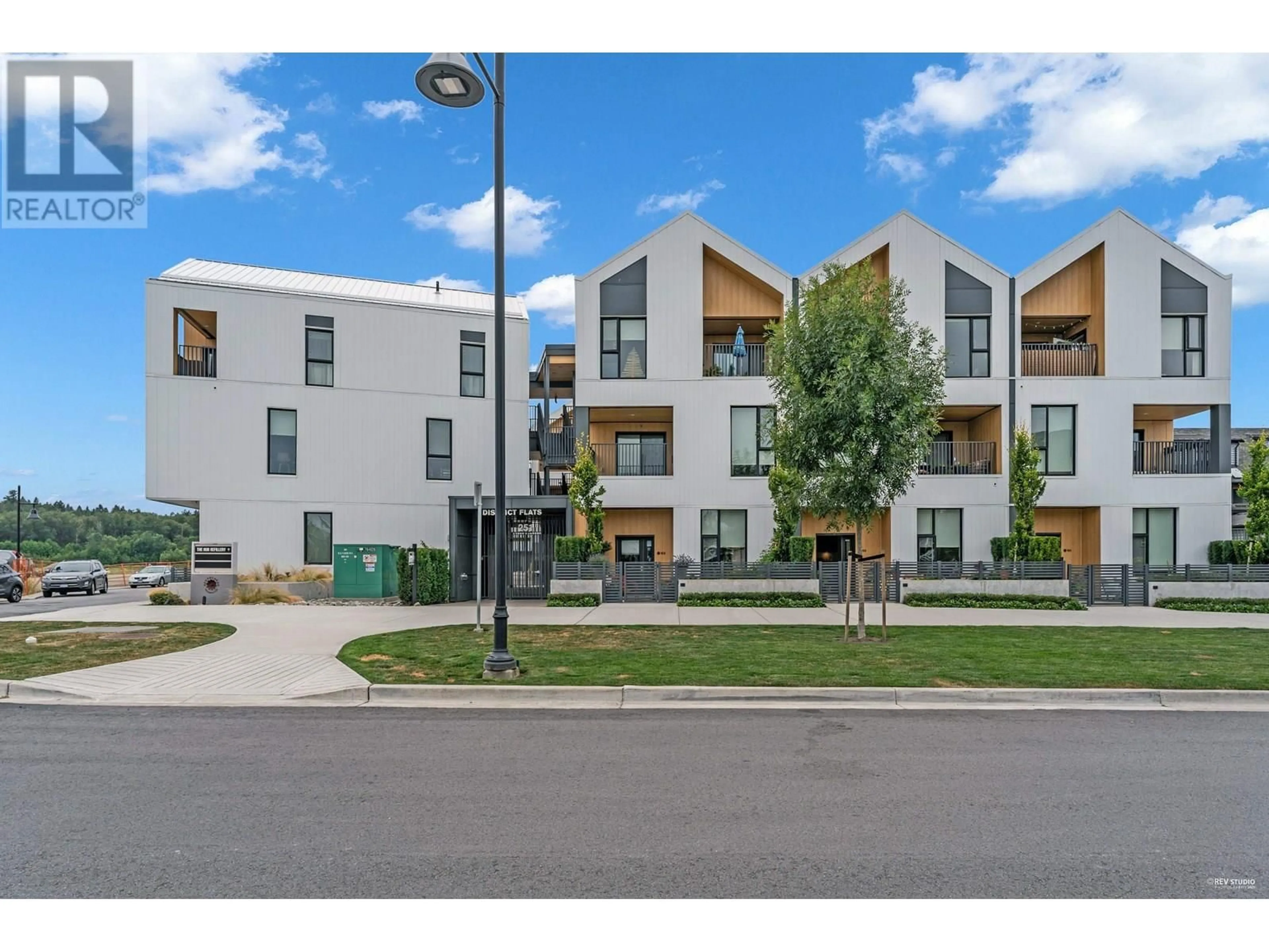 A pic from outside/outdoor area/front of a property/back of a property/a pic from drone, street for 105 - 251 BOUNDARY BAY ROAD, Delta British Columbia V4L0B6