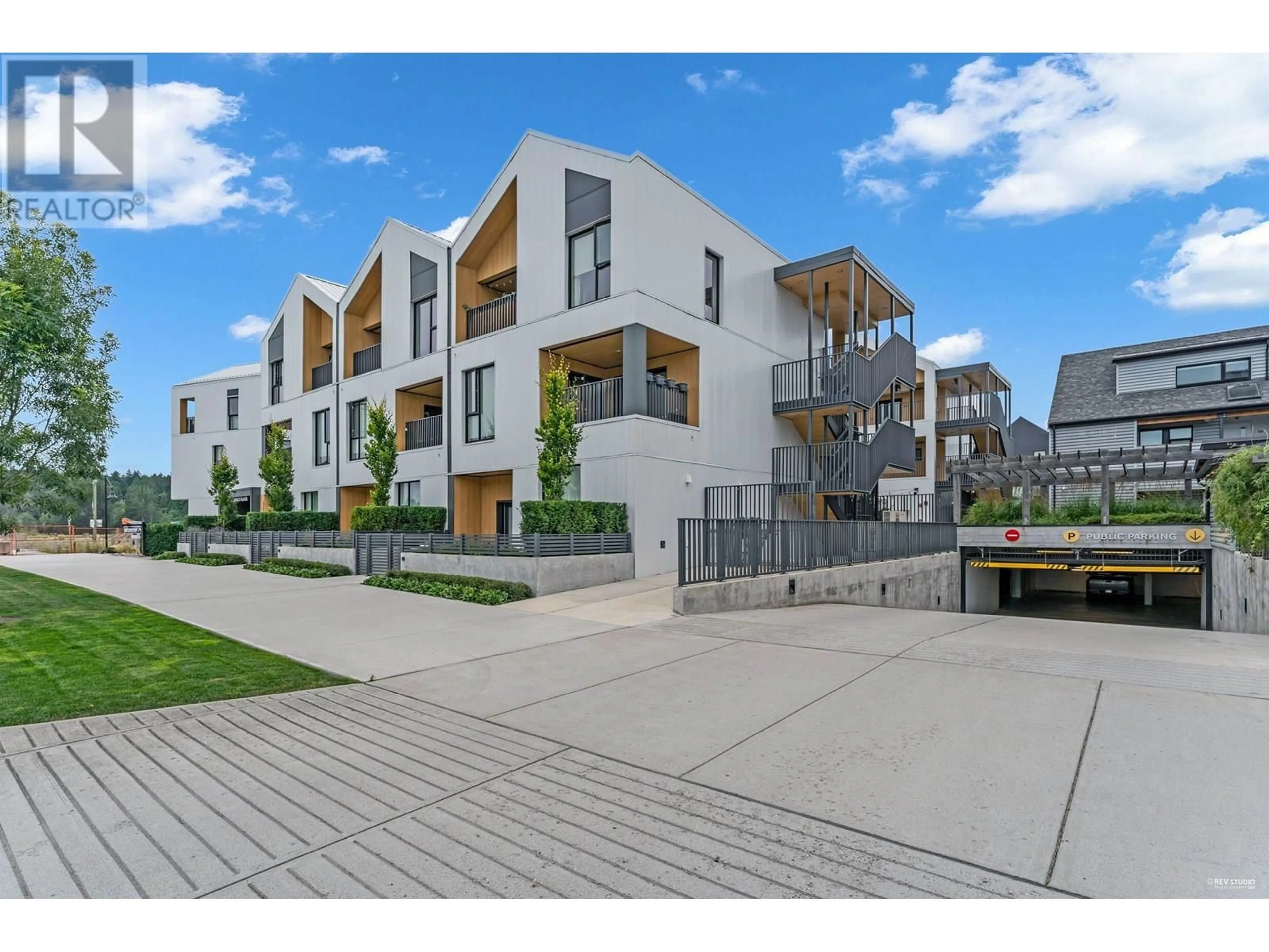 A pic from outside/outdoor area/front of a property/back of a property/a pic from drone, street for 105 - 251 BOUNDARY BAY ROAD, Delta British Columbia V4L0B6