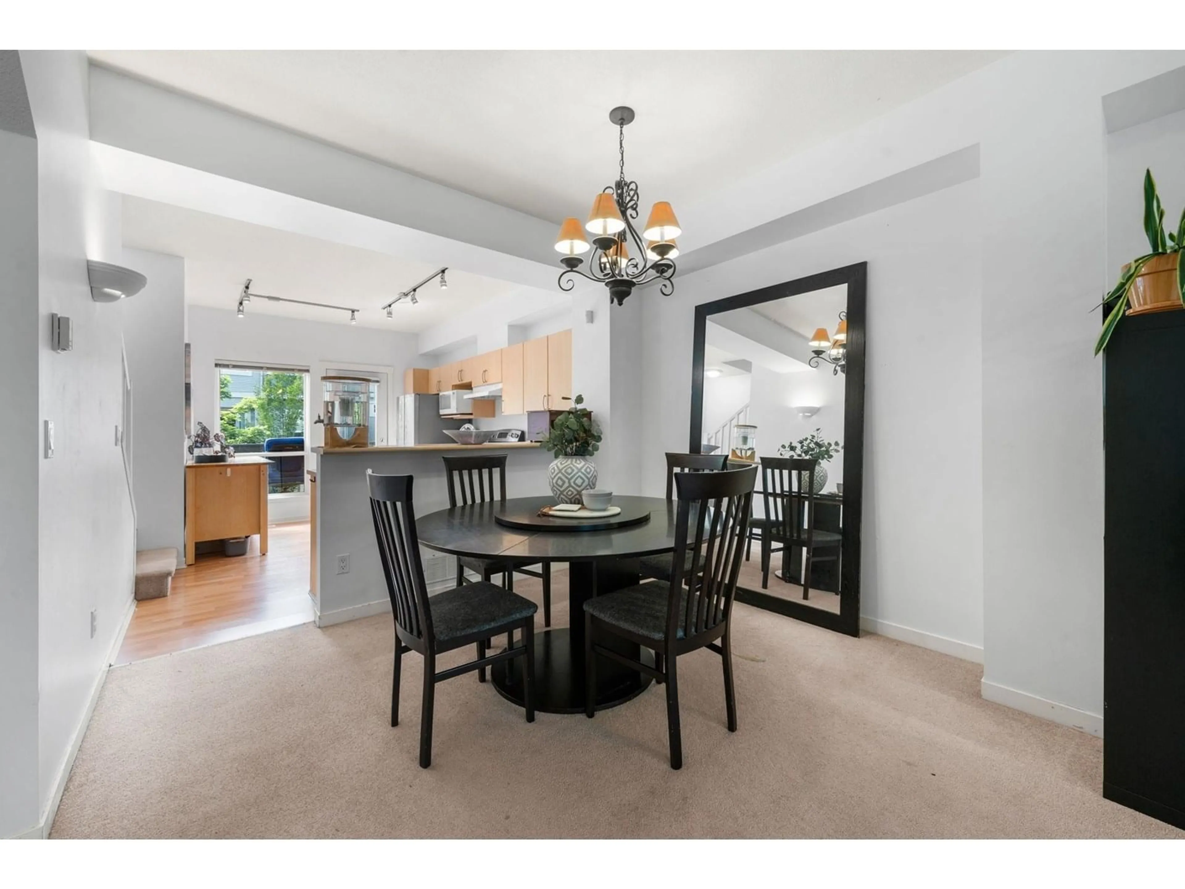 Dining room, unknown for 10 - 15065 58, Surrey British Columbia V3S8Z5