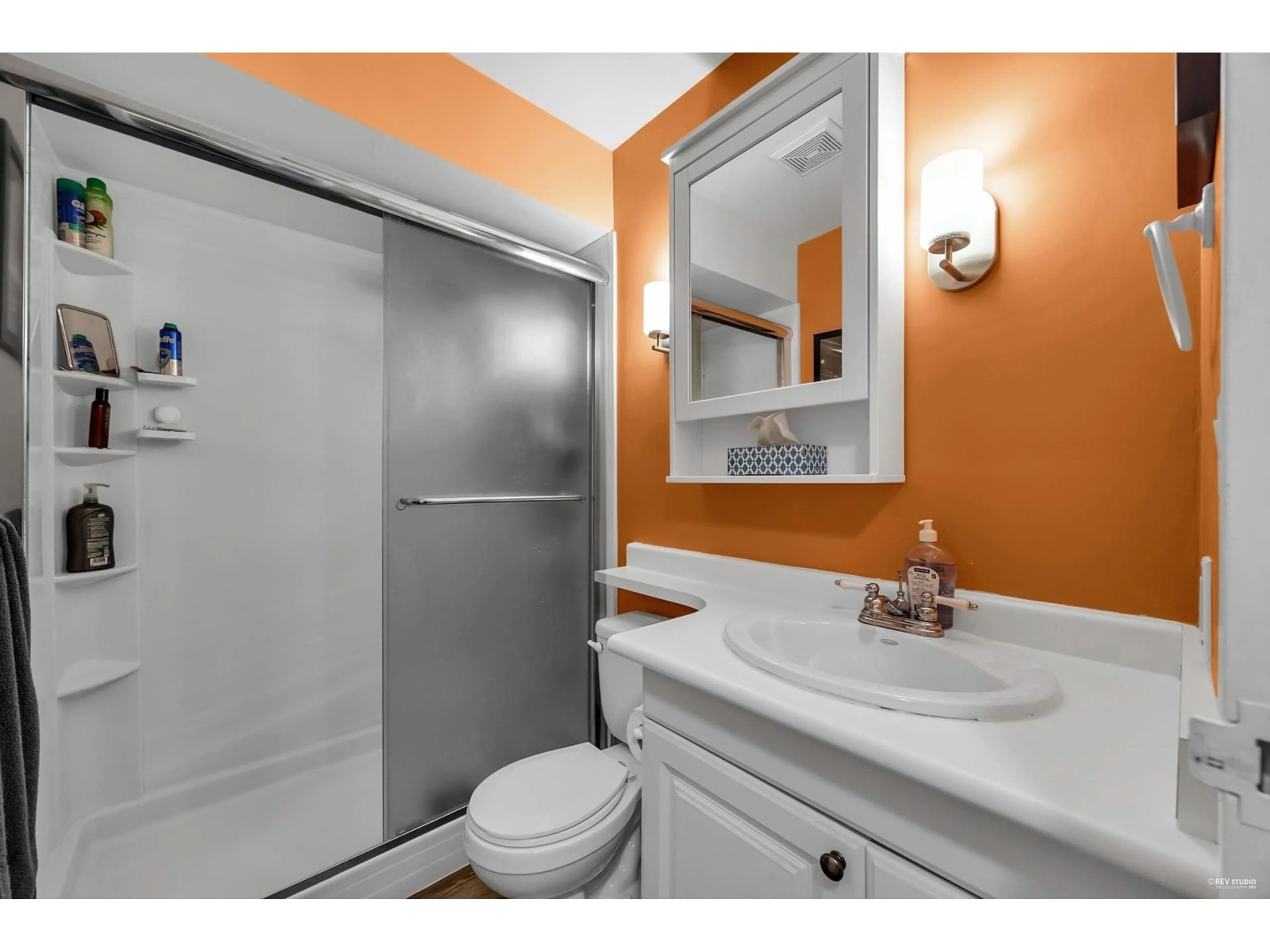 Standard bathroom, ceramic/tile floor for 1202 - 10620 150, Surrey British Columbia V3R7S1
