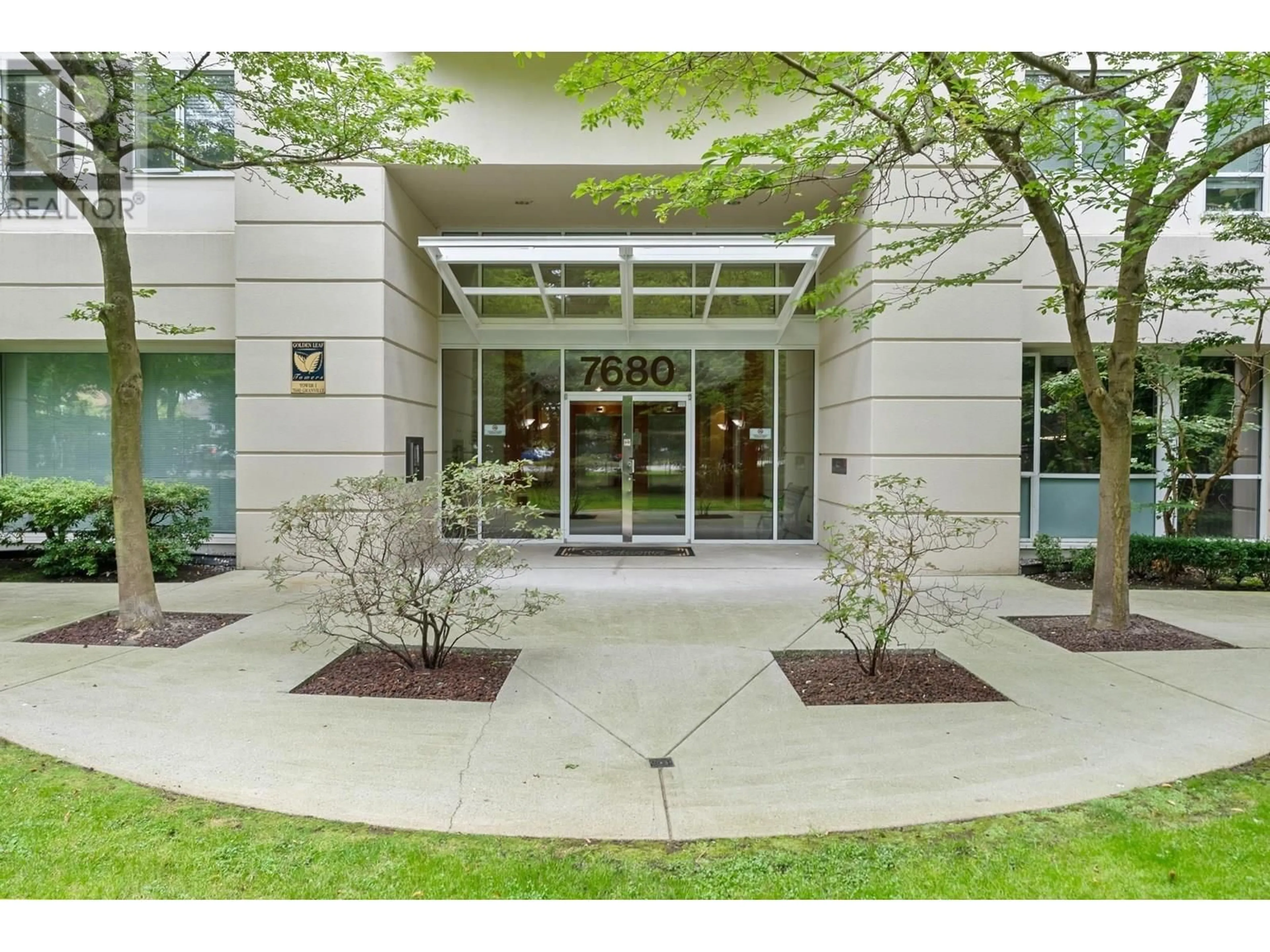 Indoor foyer for 405 - 7680 GRANVILLE AVENUE, Richmond British Columbia V6Y4B9
