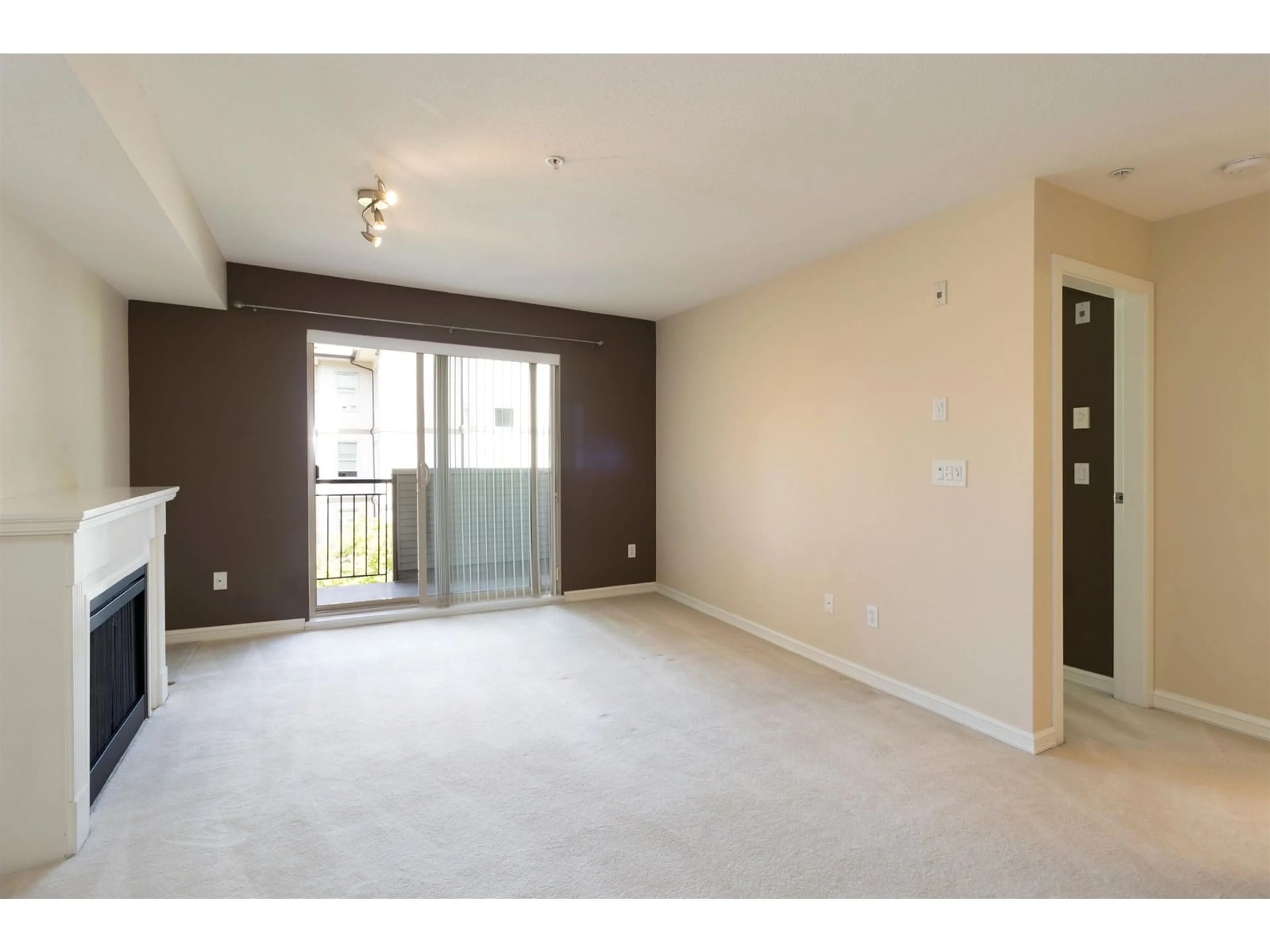 A pic of a room for 311 - 10088 148, Surrey British Columbia V3R3M9