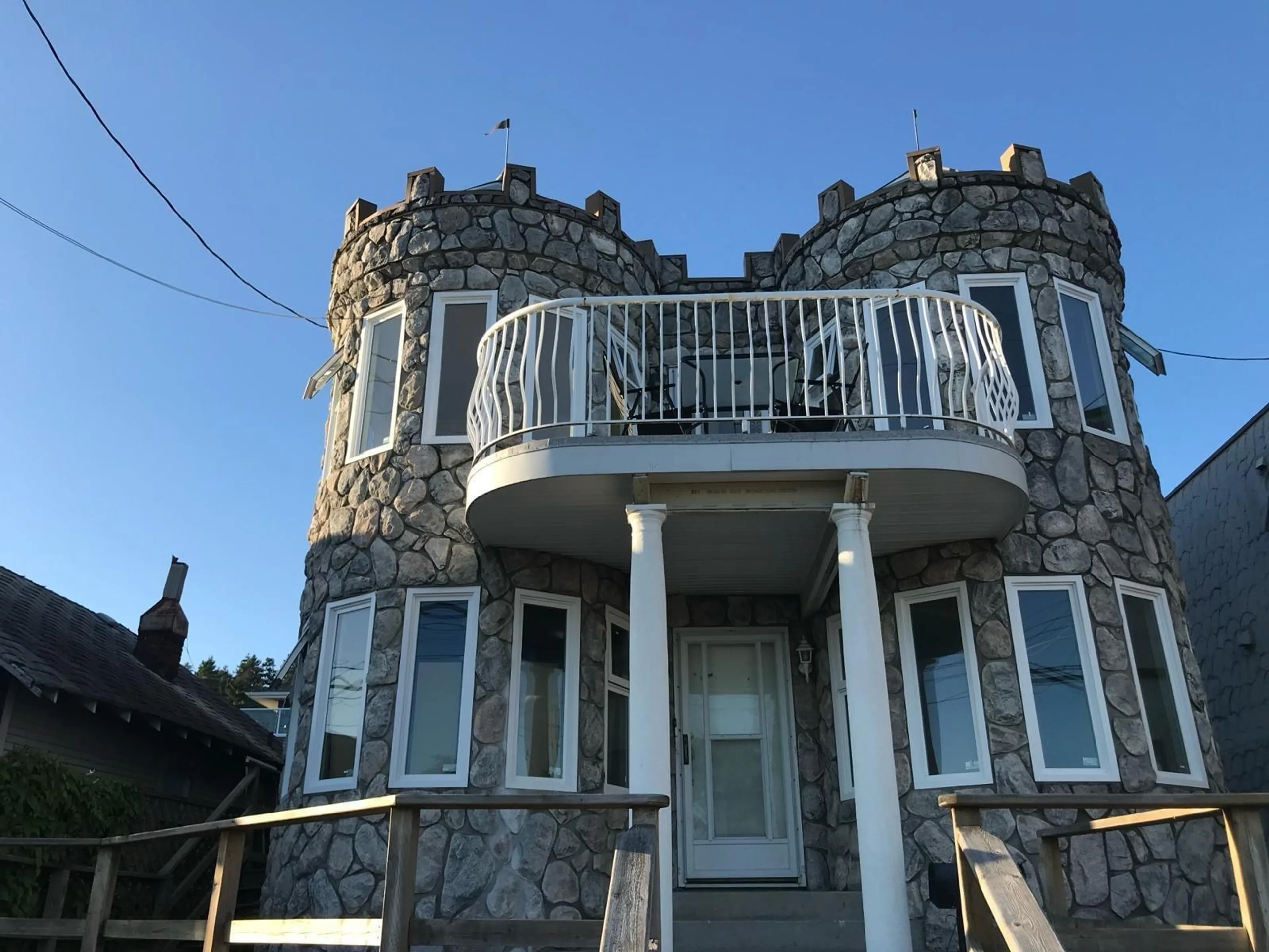 A pic from outside/outdoor area/front of a property/back of a property/a pic from drone, building for 14741 MARINE, White Rock British Columbia V4B1B9