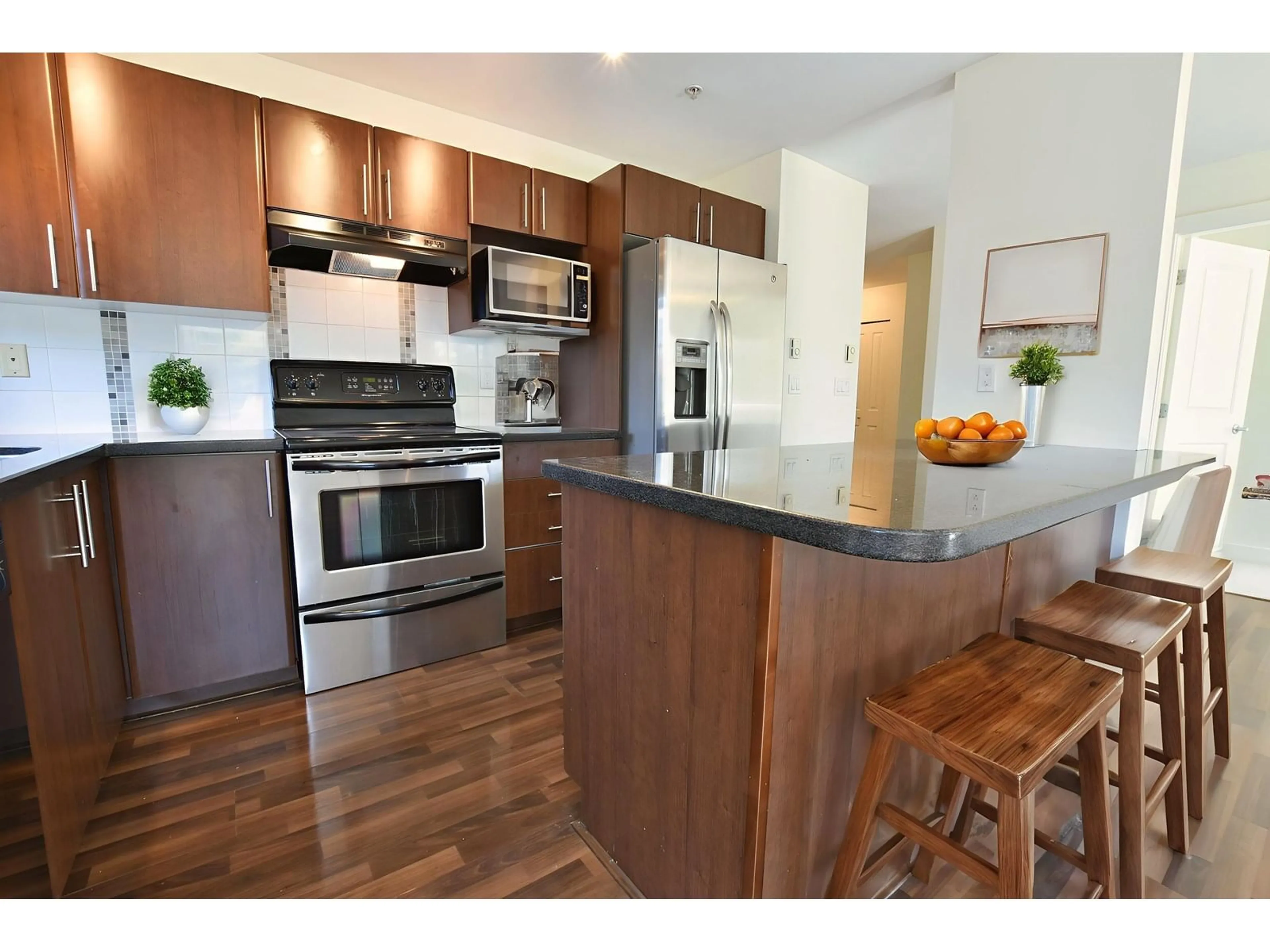 Open concept kitchen, wood/laminate floor for 211 - 19388 65, Surrey British Columbia V4N5S1