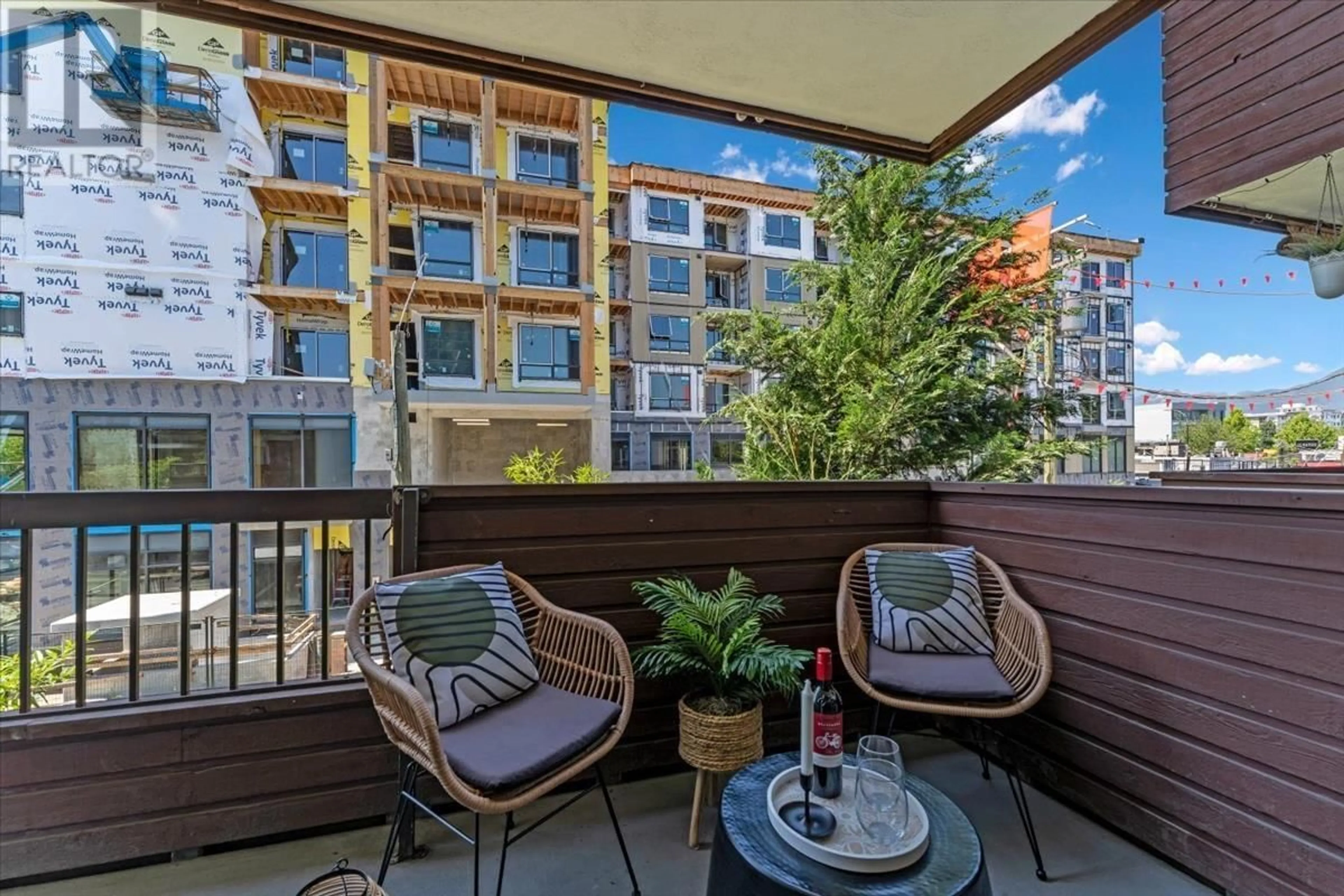 Patio, unknown for 204 - 122 17TH STREET, North Vancouver British Columbia V7L2V5