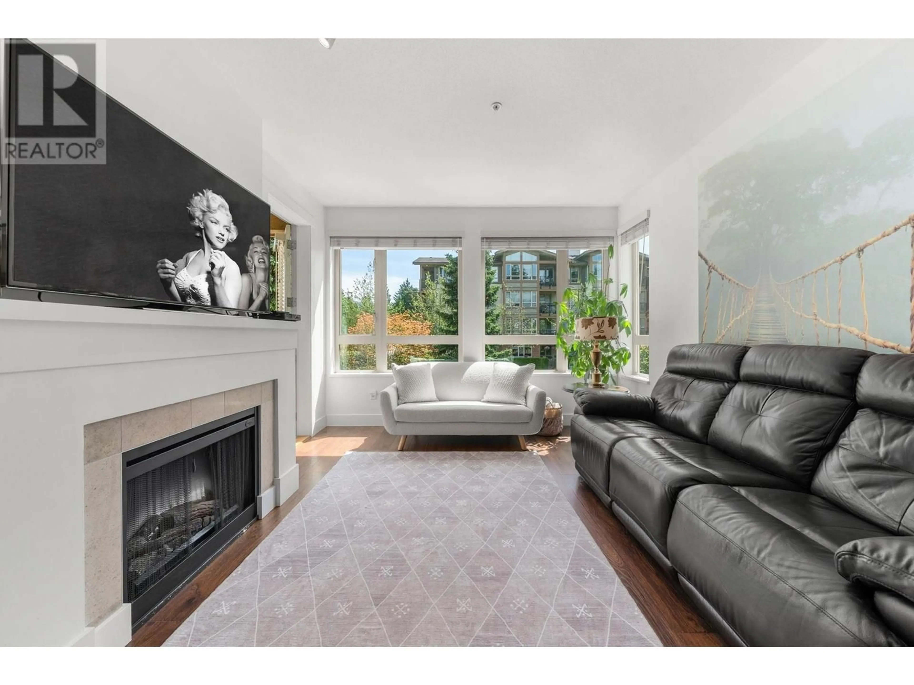 Living room with furniture, unknown for 204 - 1111 27TH STREET, North Vancouver British Columbia V7J1S3