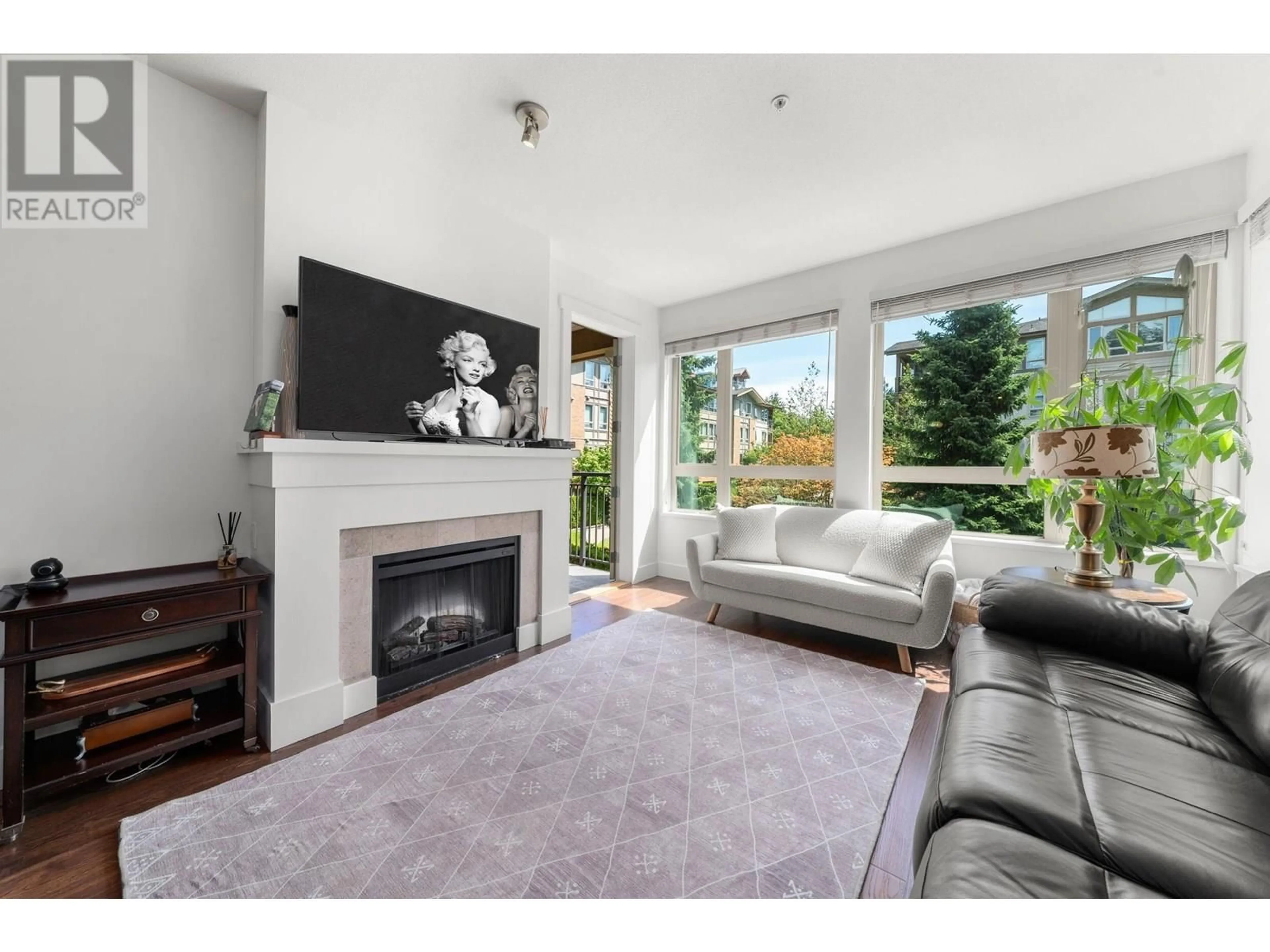 Living room with furniture, unknown for 204 - 1111 27TH STREET, North Vancouver British Columbia V7J1S3