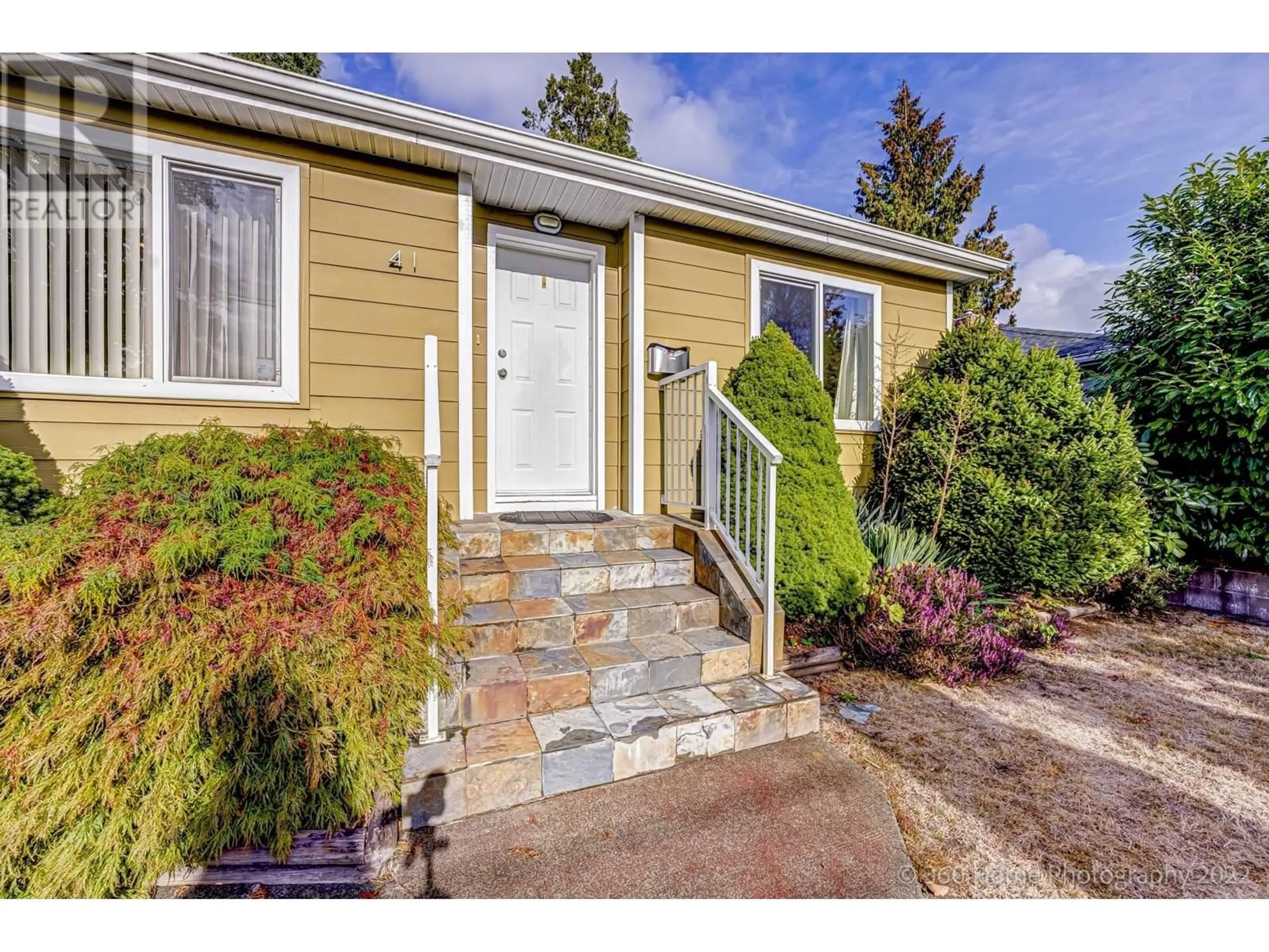 Home with vinyl exterior material, street for 41 41ST AVENUE, Vancouver British Columbia V5W1N4