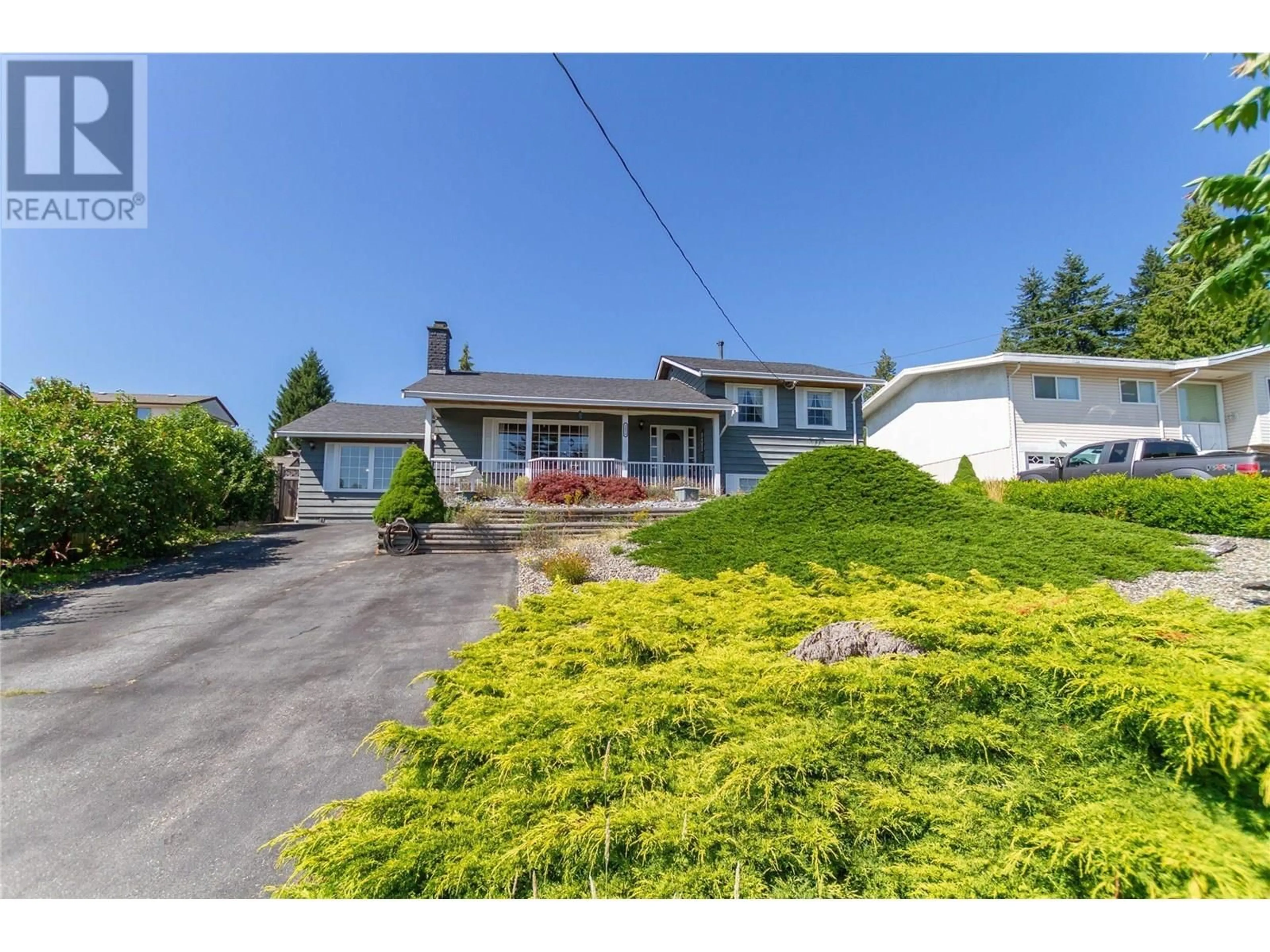 A pic from outside/outdoor area/front of a property/back of a property/a pic from drone, street for 1571 HAMMOND AVENUE, Coquitlam British Columbia V3K2P7