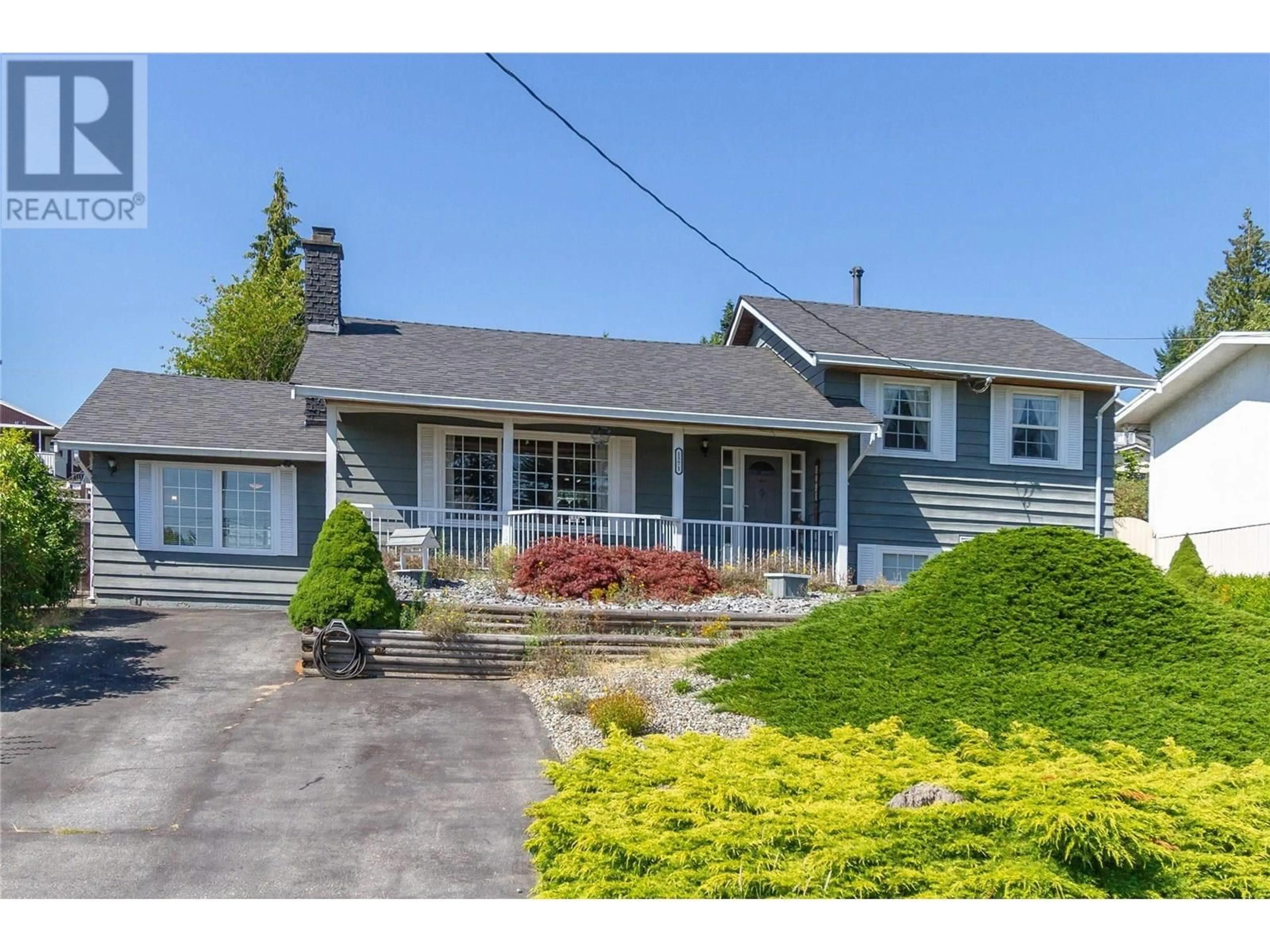 Home with vinyl exterior material, street for 1571 HAMMOND AVENUE, Coquitlam British Columbia V3K2P7
