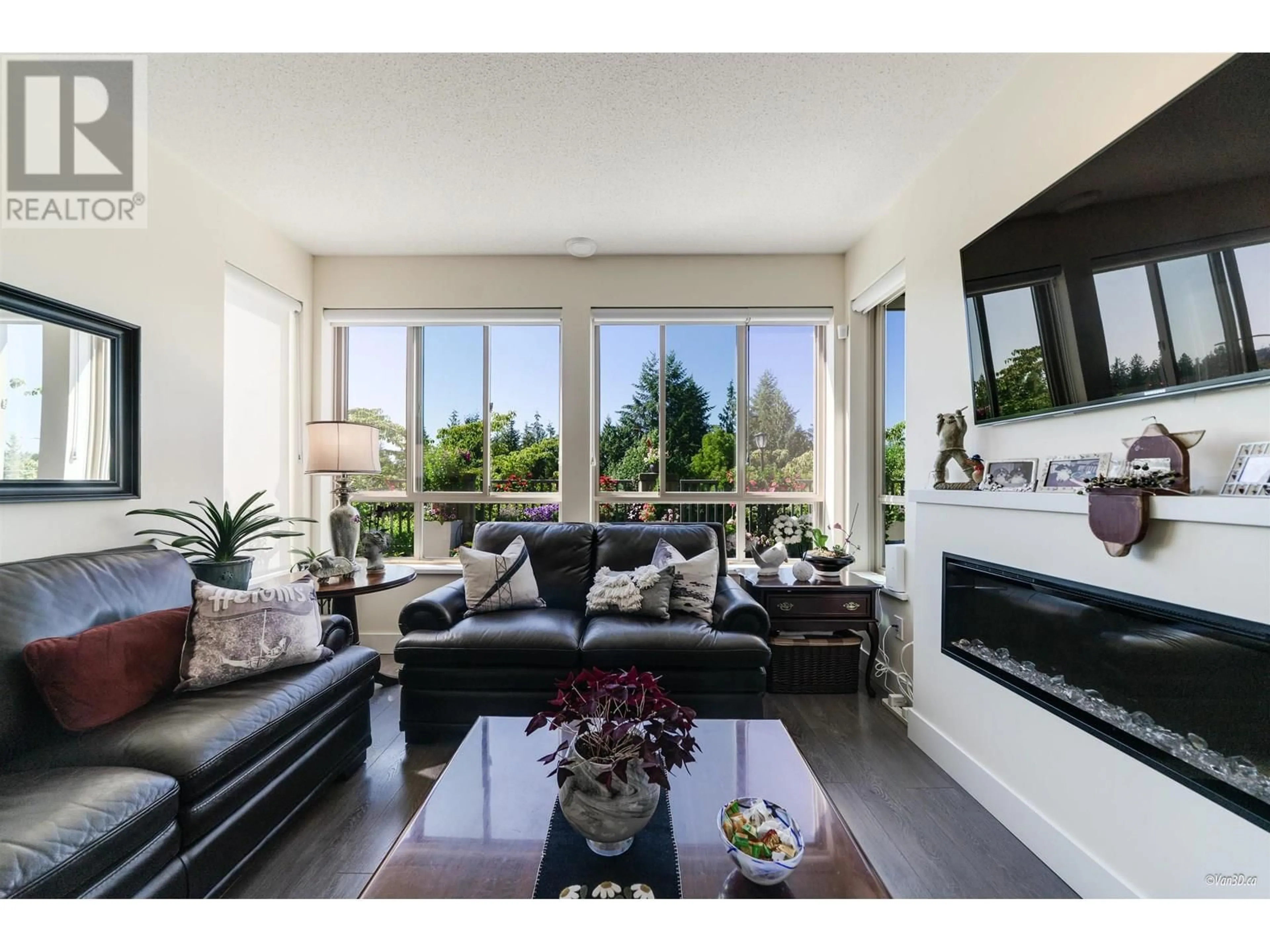 Living room with furniture, unknown for 107 - 3132 DAYANEE SPRINGS BOULEVARD, Coquitlam British Columbia V3E0B5