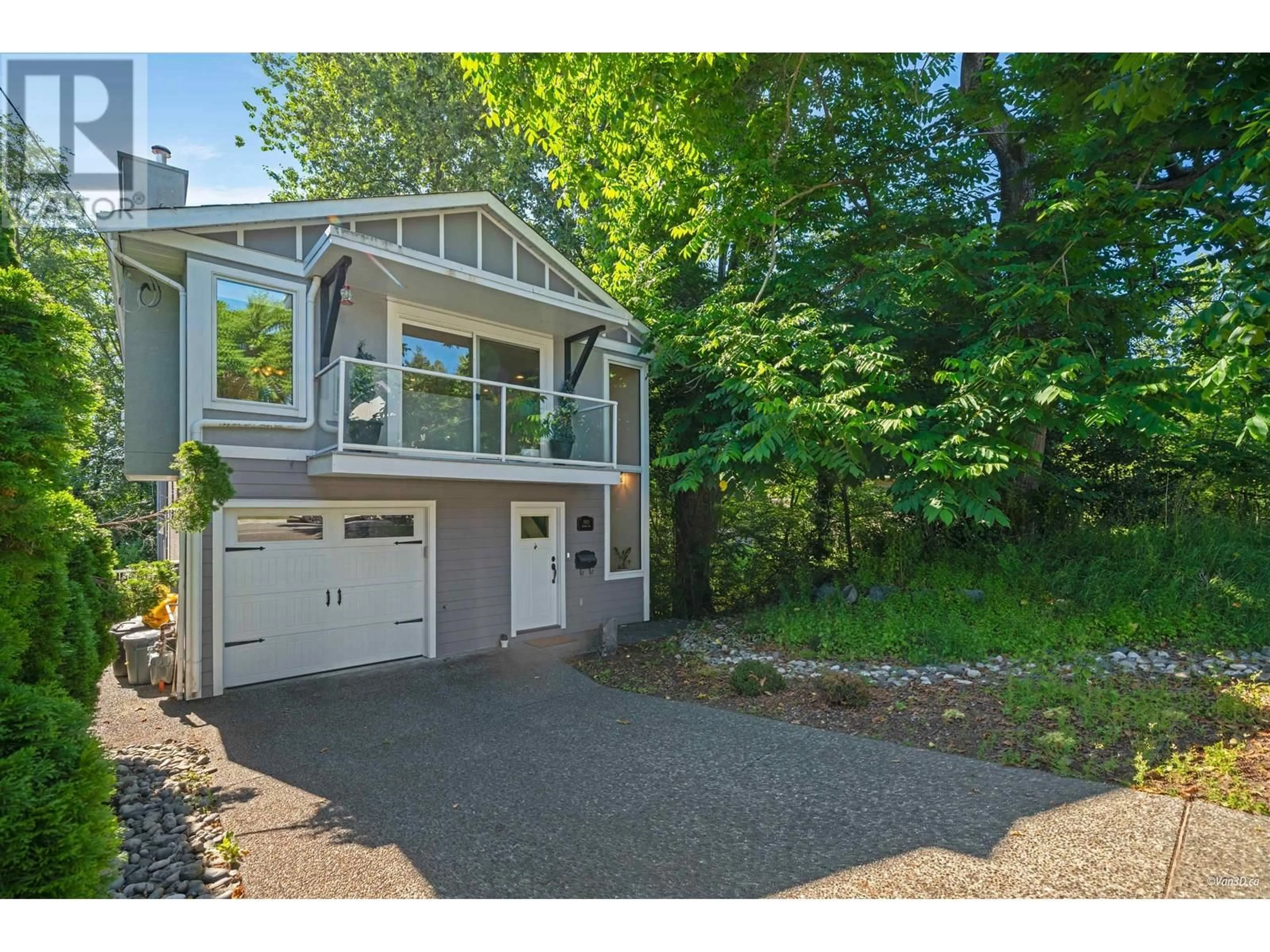 Home with vinyl exterior material, street for 1911 MAHON AVENUE, North Vancouver British Columbia V7M2T4