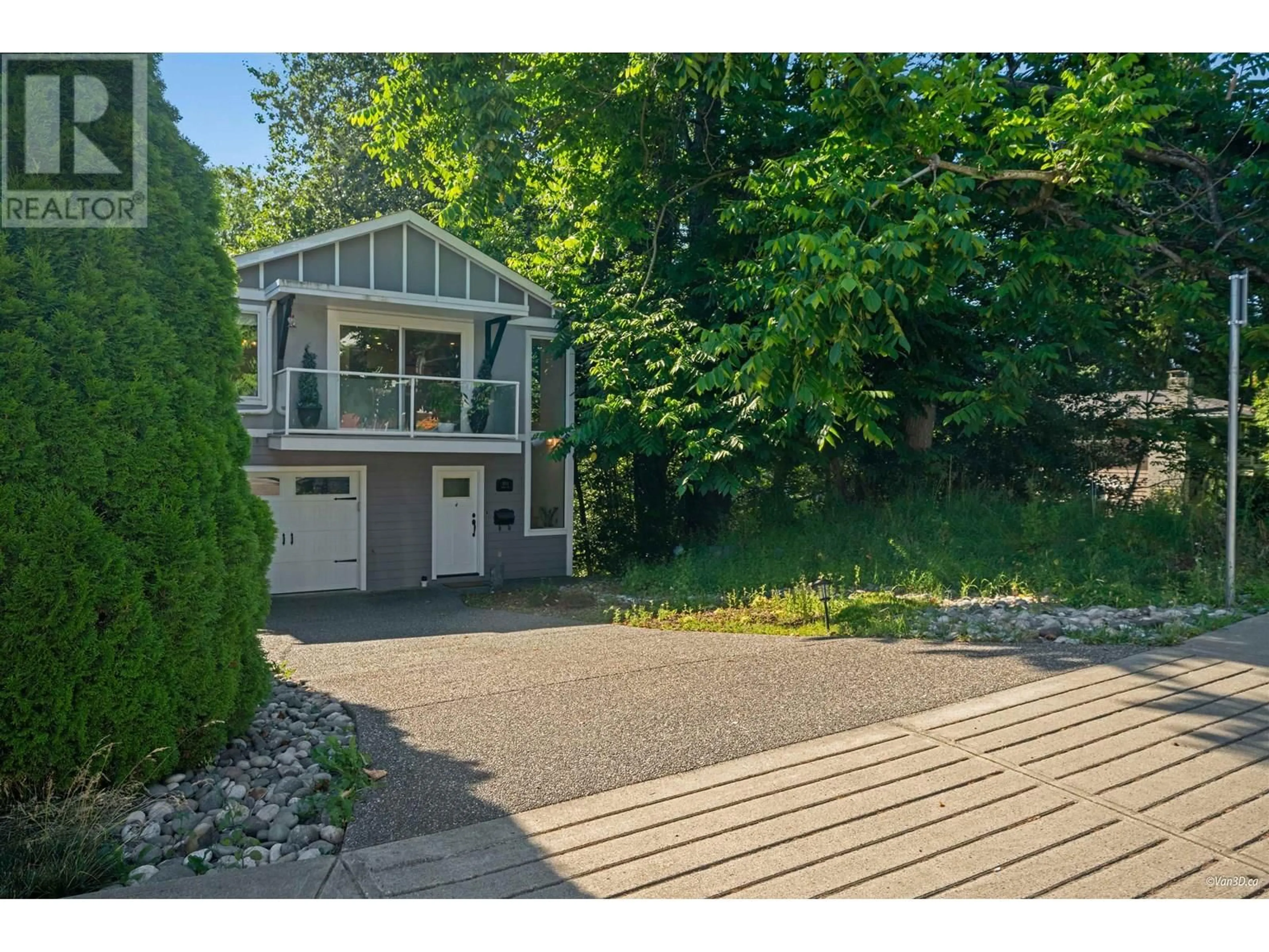 A pic from outside/outdoor area/front of a property/back of a property/a pic from drone, street for 1911 MAHON AVENUE, North Vancouver British Columbia V7M2T4