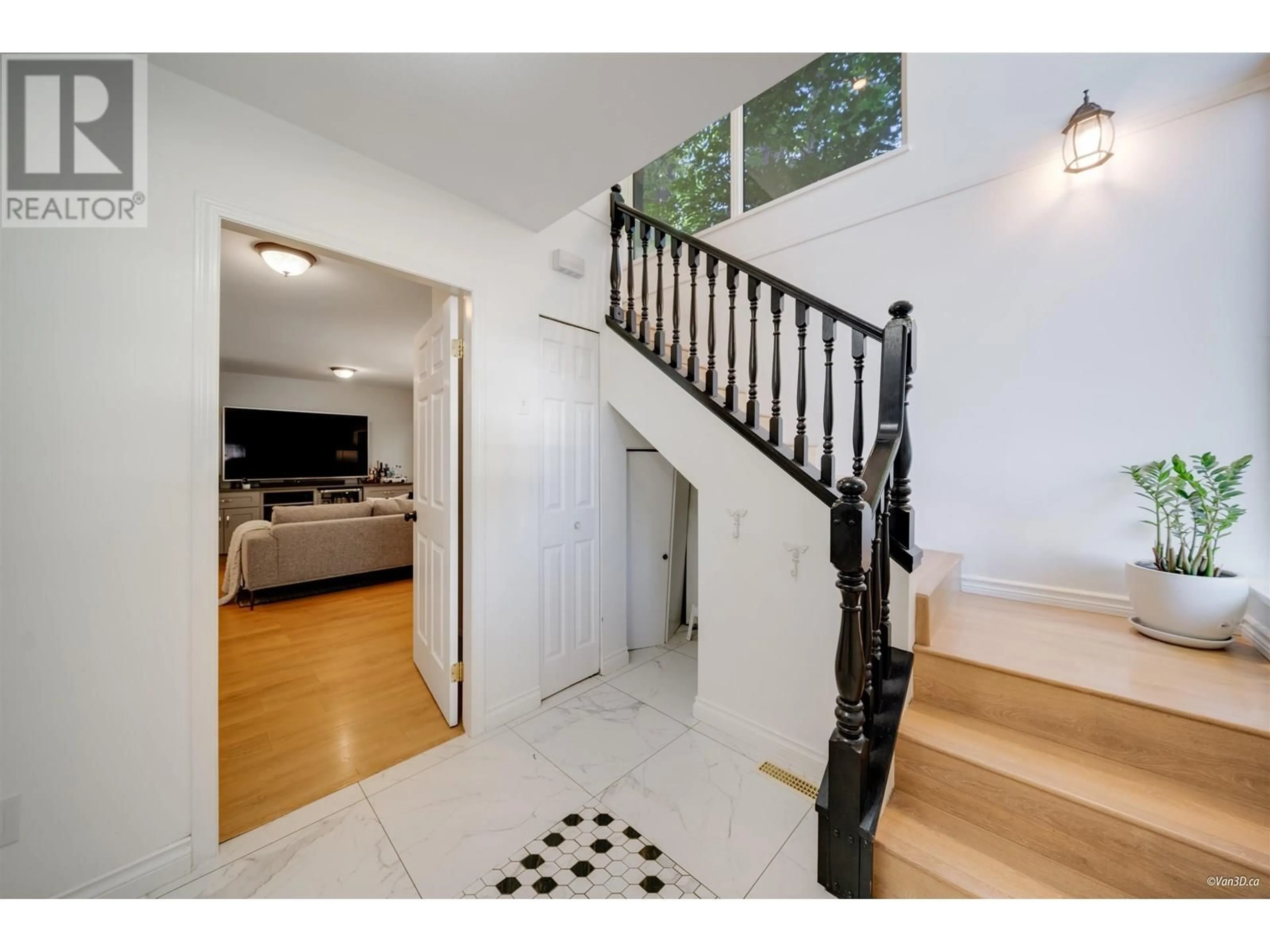 Unknown for 1911 MAHON AVENUE, North Vancouver British Columbia V7M2T4