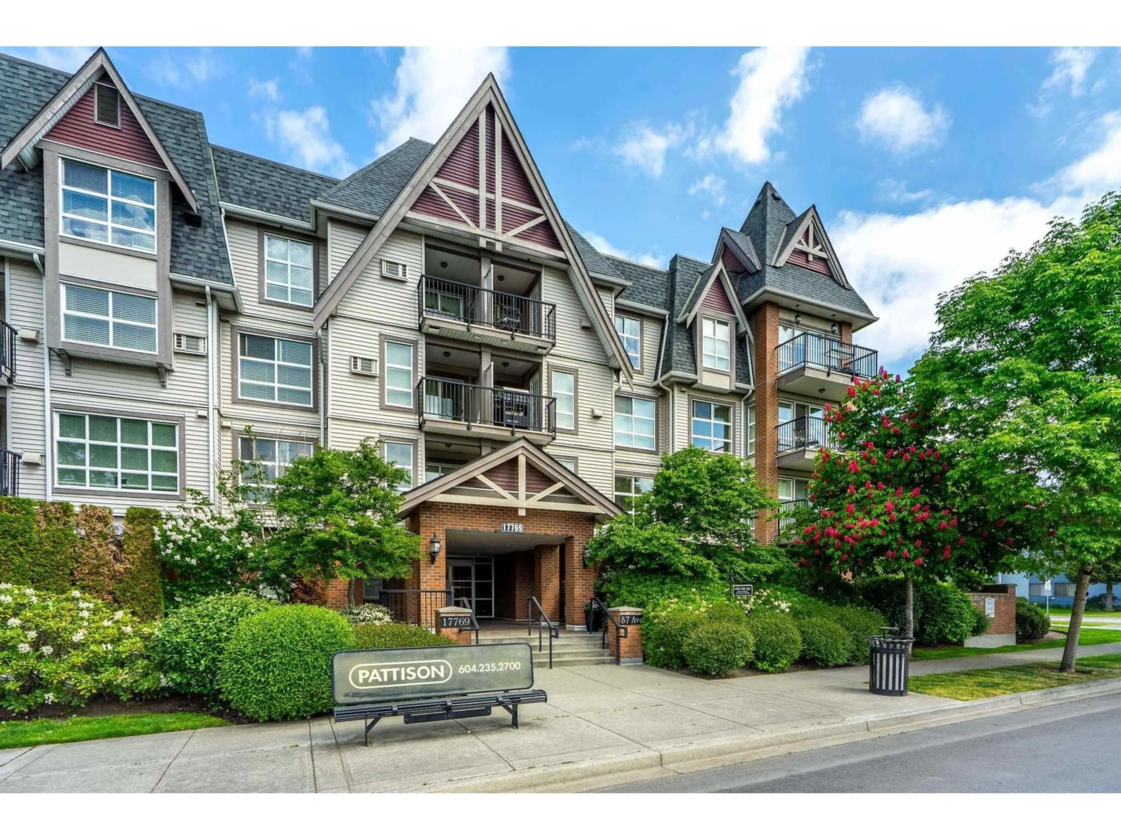 Indoor foyer for 208 - 17769 57, Surrey British Columbia V3S1H1