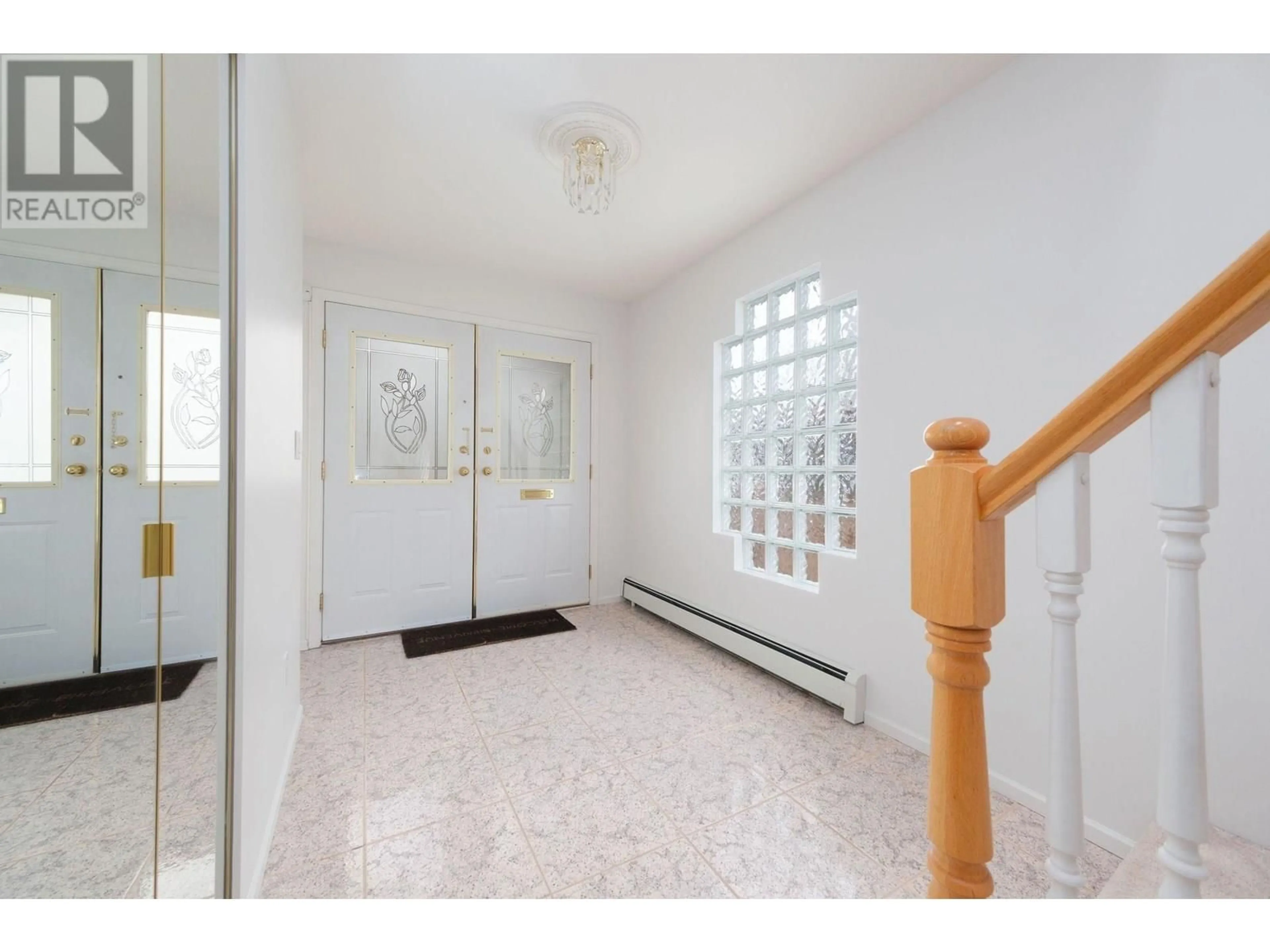 Indoor foyer for 5257 NORFOLK STREET, Burnaby British Columbia V5G1G3