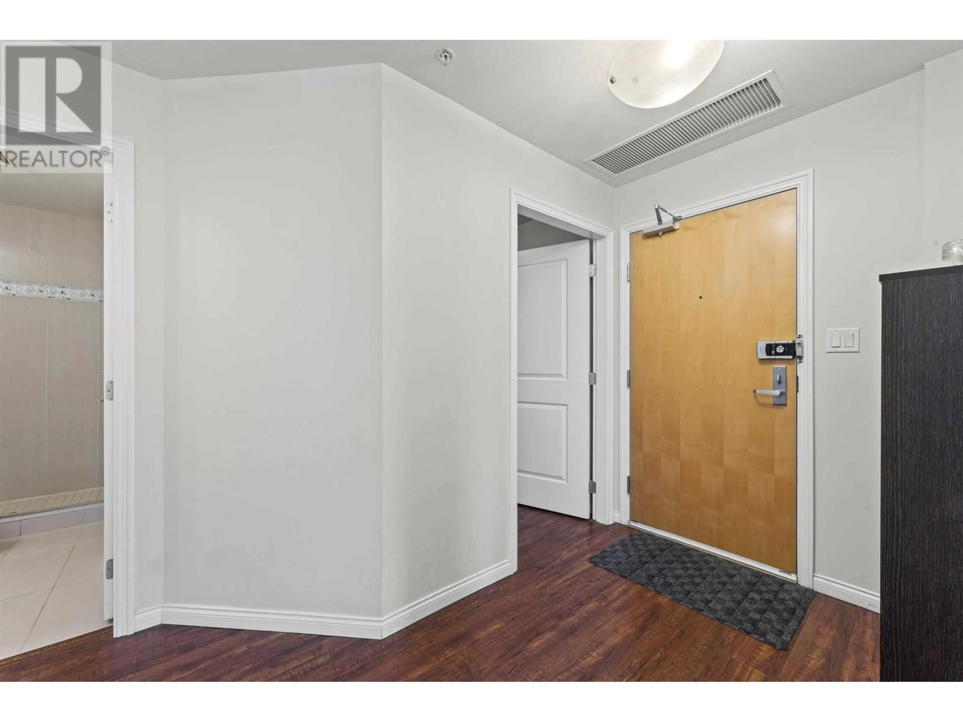 Indoor foyer for 1705 - 1211 MELVILLE STREET, Vancouver British Columbia V6E0A7