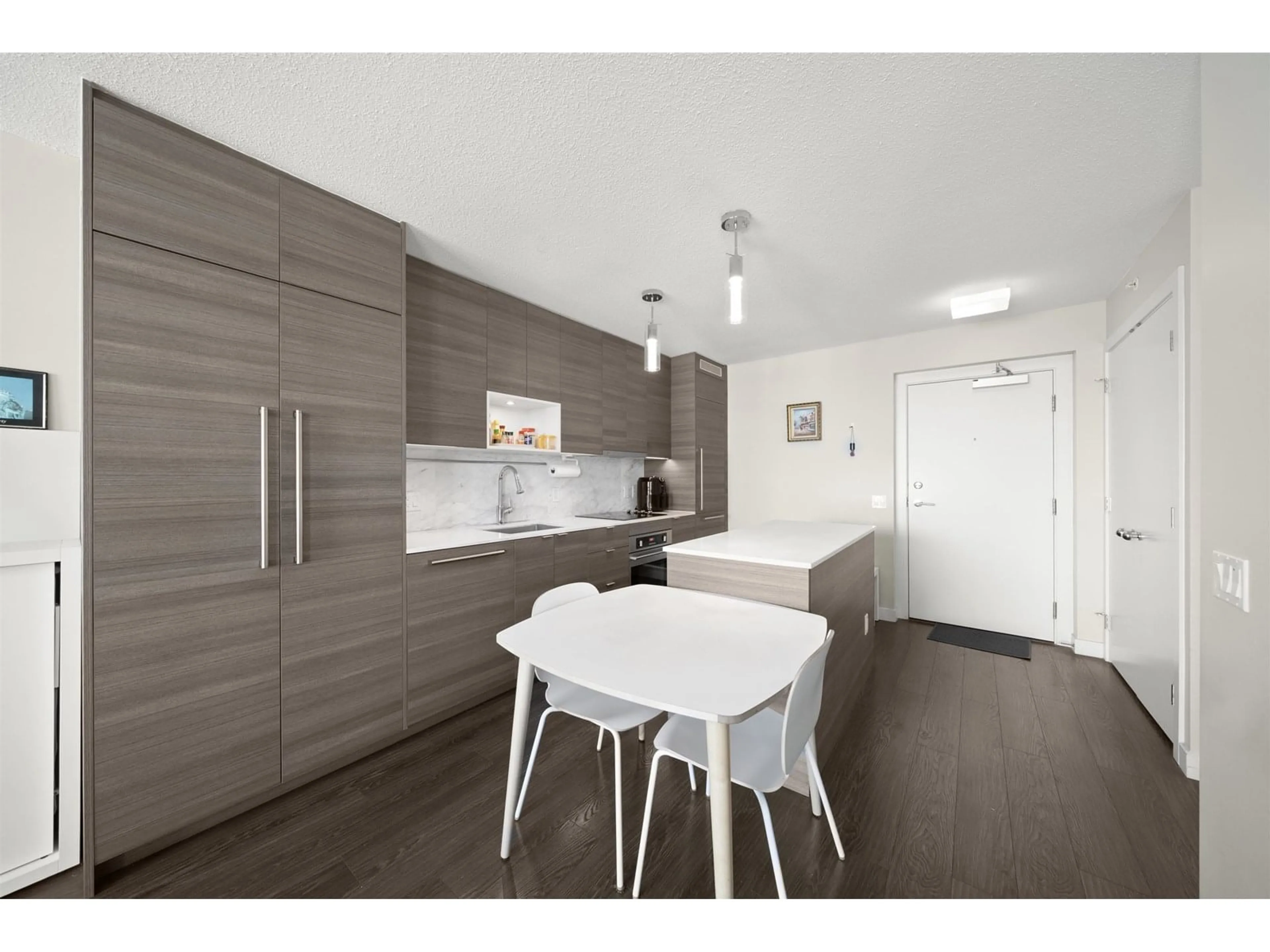 Open concept kitchen, wood/laminate floor for 1806 - 13398 104, Surrey British Columbia V3T1V6