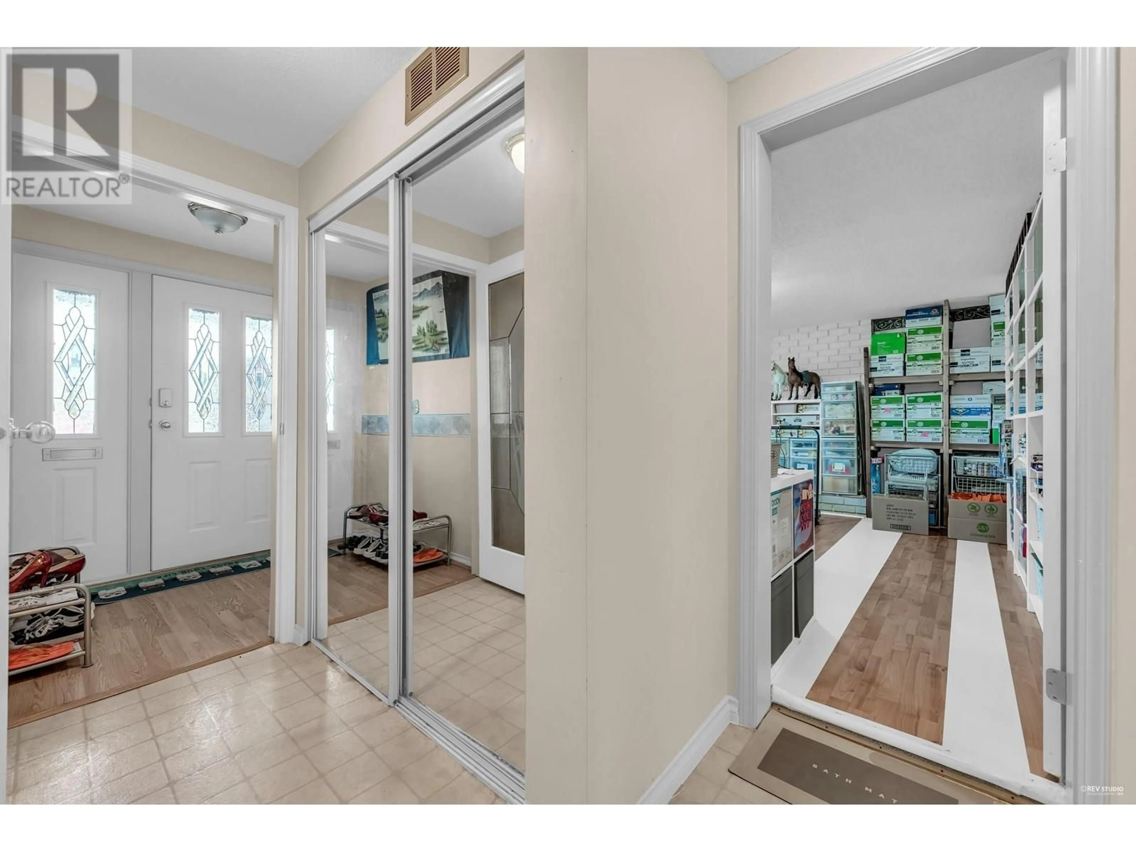 Indoor entryway for 10560 GRANVILLE AVENUE, Richmond British Columbia V6Y1R4