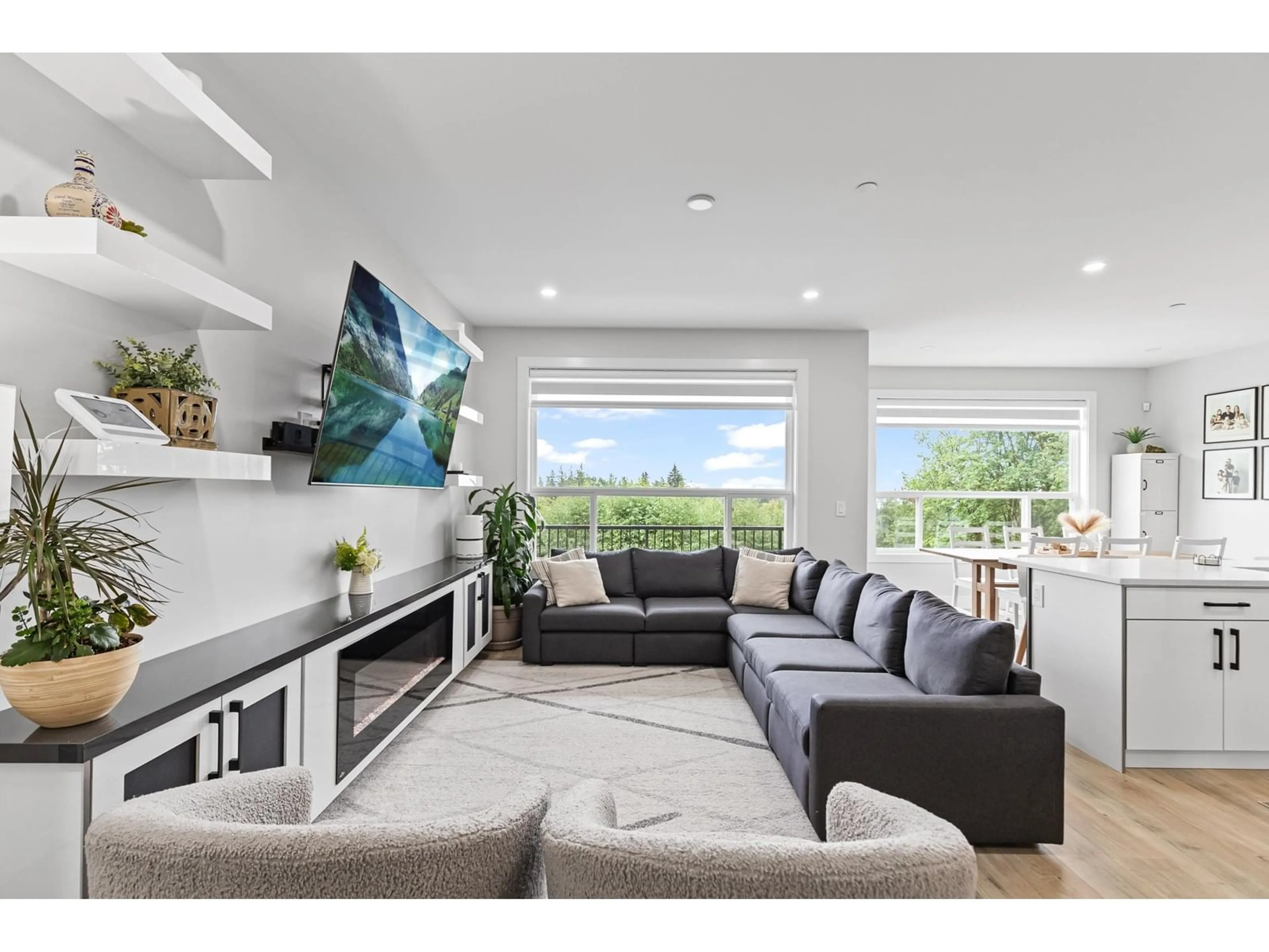 Living room with furniture, unknown for 34012 BEST, Mission British Columbia V2V0J7