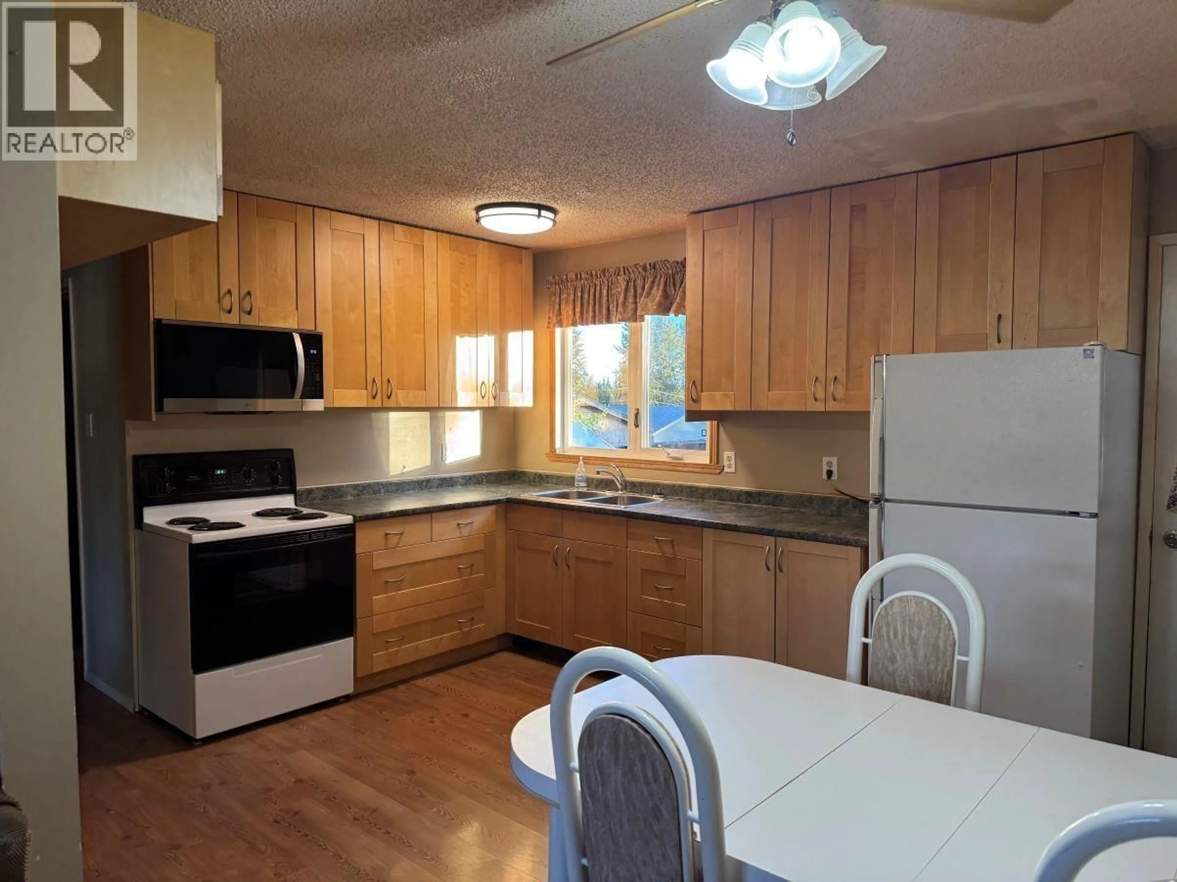 Standard kitchen, wood/laminate floor for 18 MUNRO CRESCENT, Mackenzie British Columbia V0J2C0