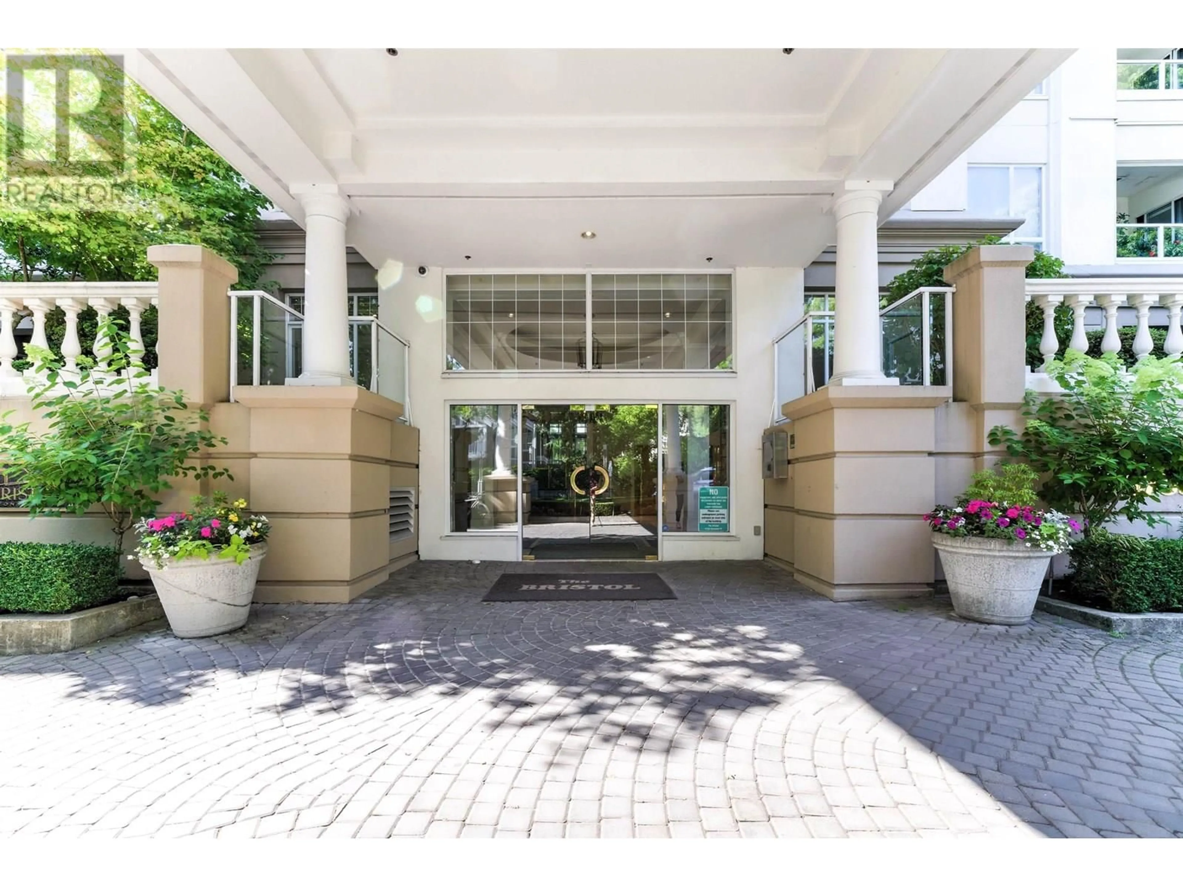 Indoor foyer for 421 - 5735 HAMPTON PLACE, Vancouver British Columbia V6T2G8