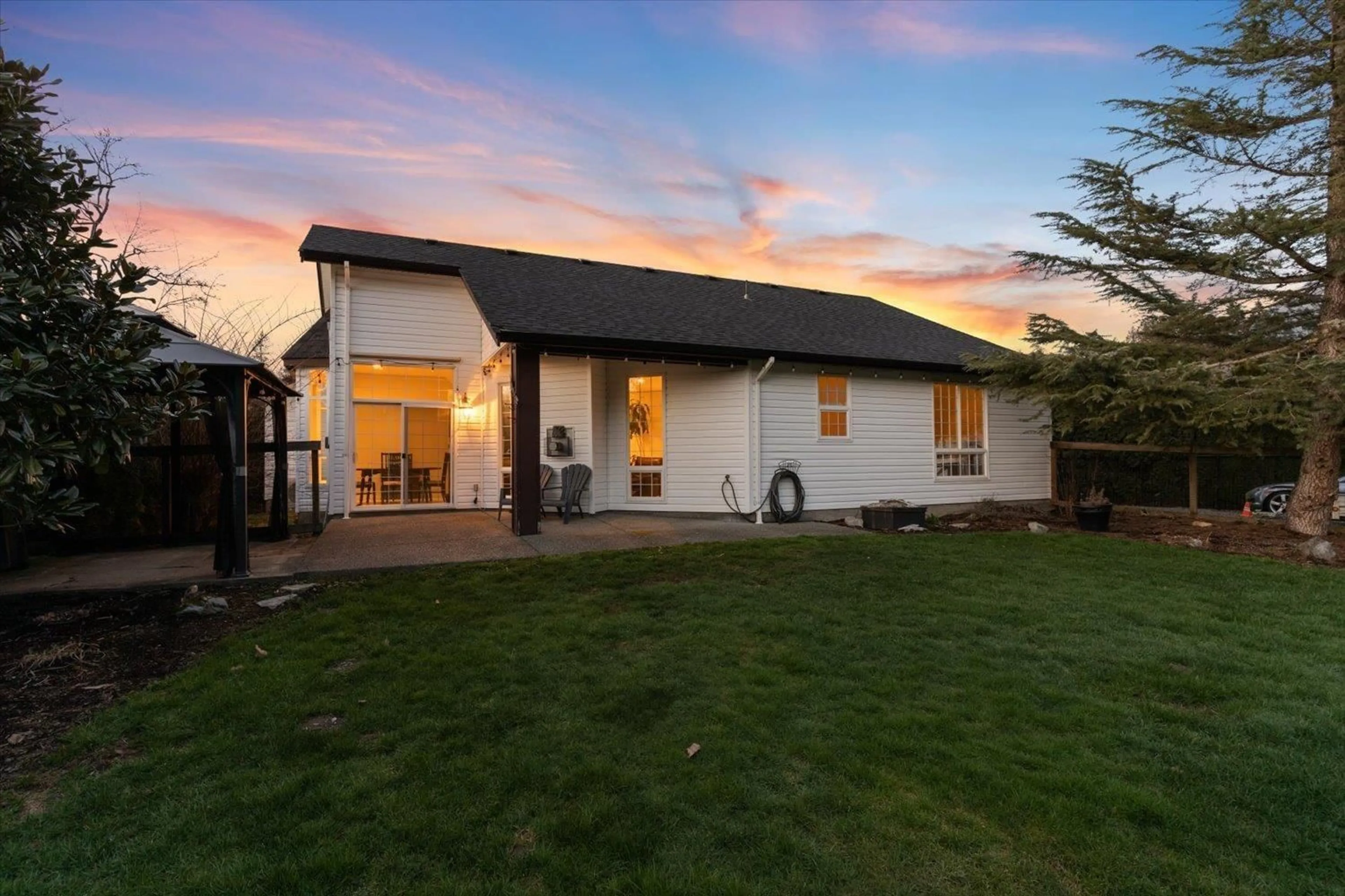 A pic from outside/outdoor area/front of a property/back of a property/a pic from drone, street for 9962 LLANBERIS WAY, Rosedale British Columbia V0X1X1