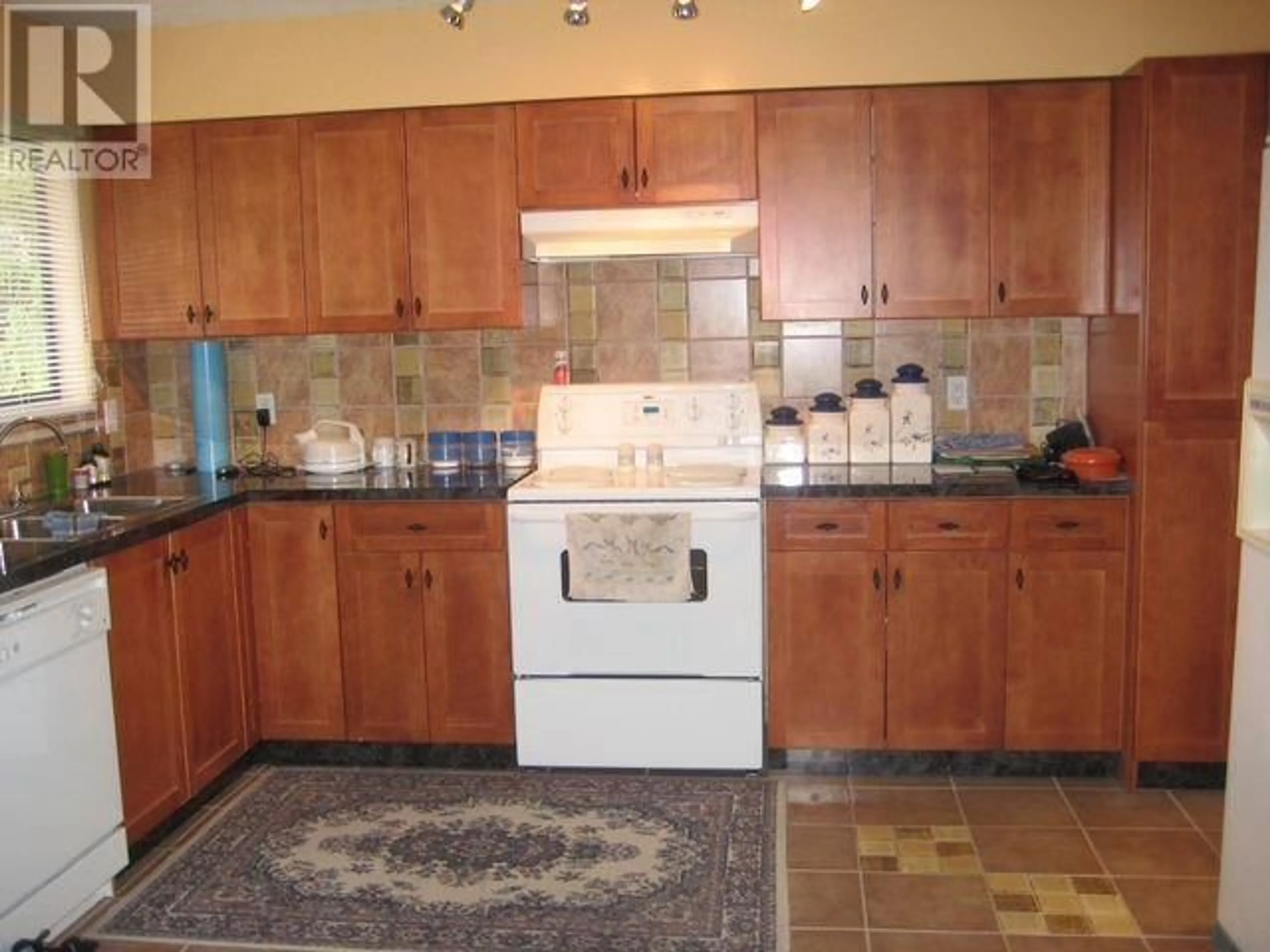Standard kitchen, ceramic/tile floor for 19575 HAMMOND ROAD, Pitt Meadows British Columbia V3Y1L5