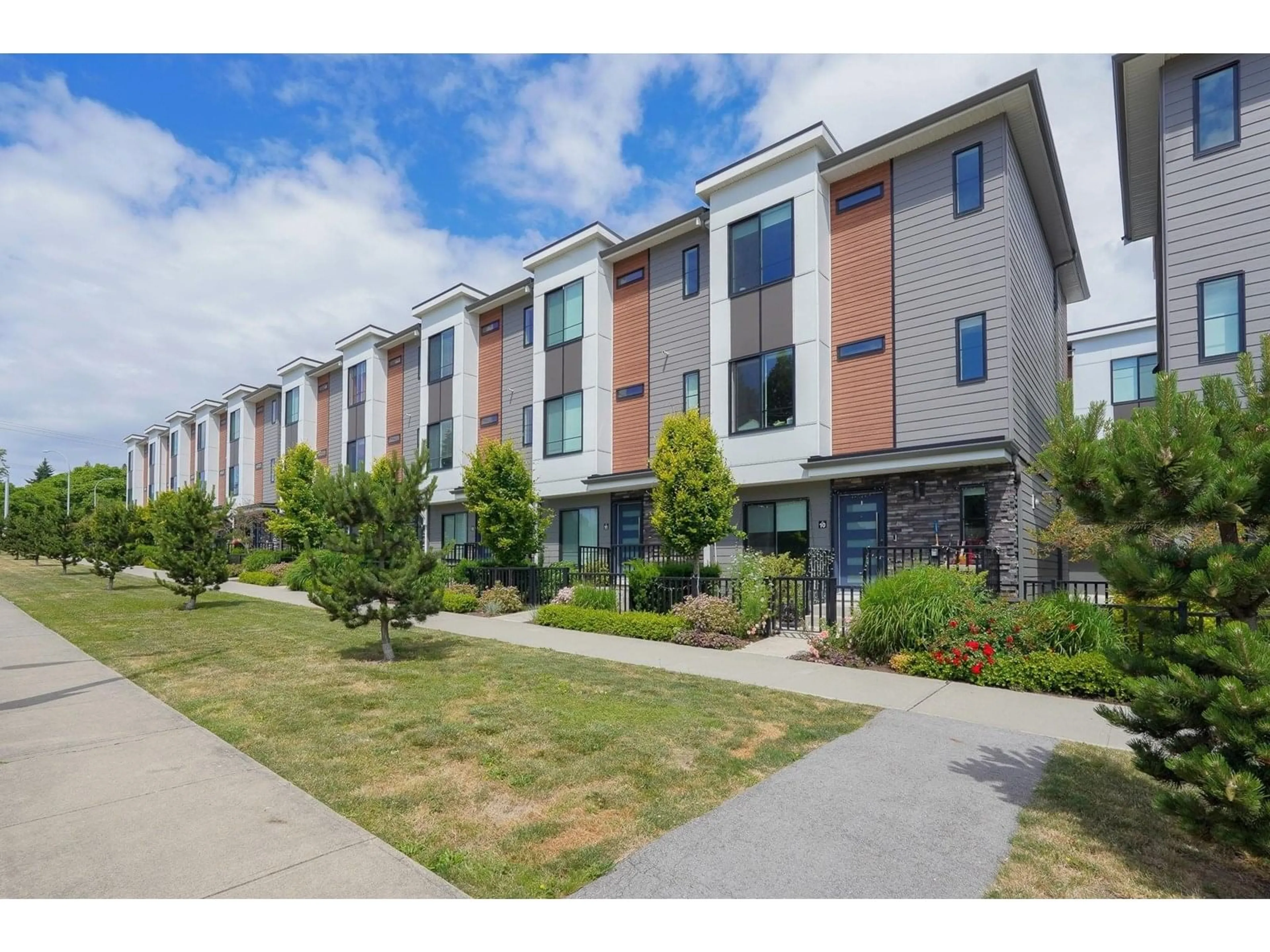 Unknown for 10 - 1639 162, Surrey British Columbia V4A4Y1