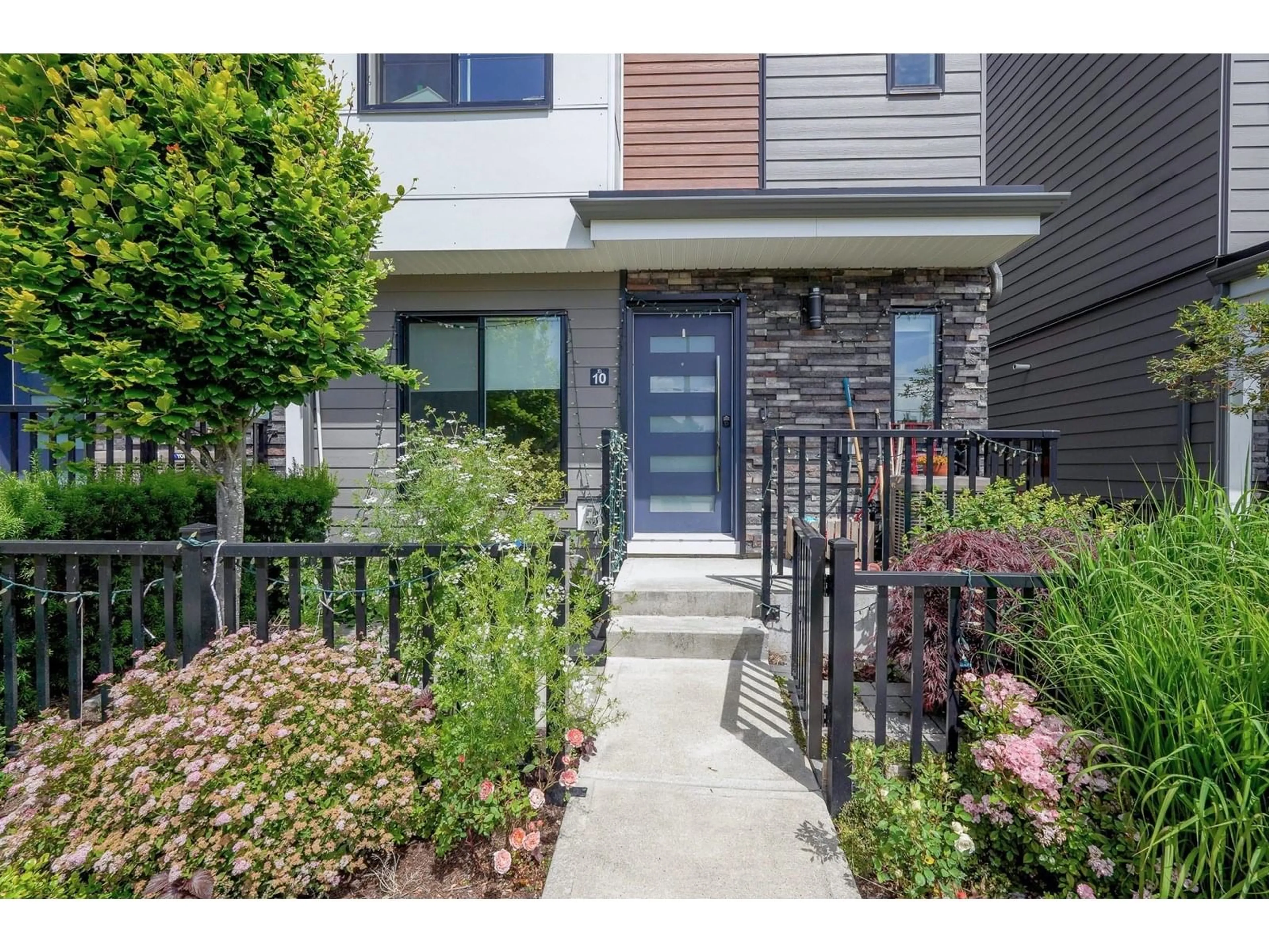 Indoor entryway for 10 - 1639 162, Surrey British Columbia V4A4Y1