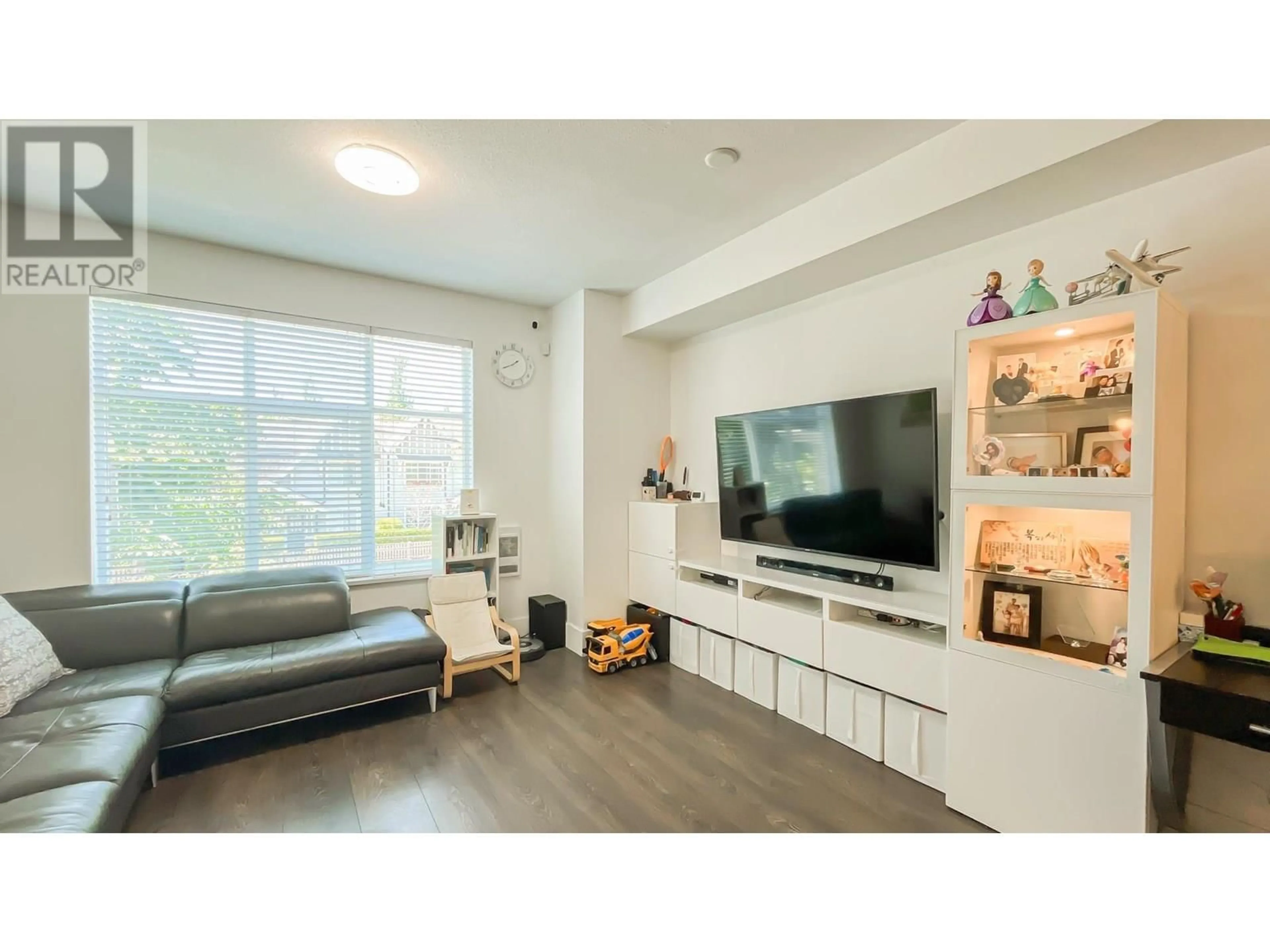 Living room with furniture, wood/laminate floor for 2 - 7288 HEATHER STREET, Richmond British Columbia V6Y4L4