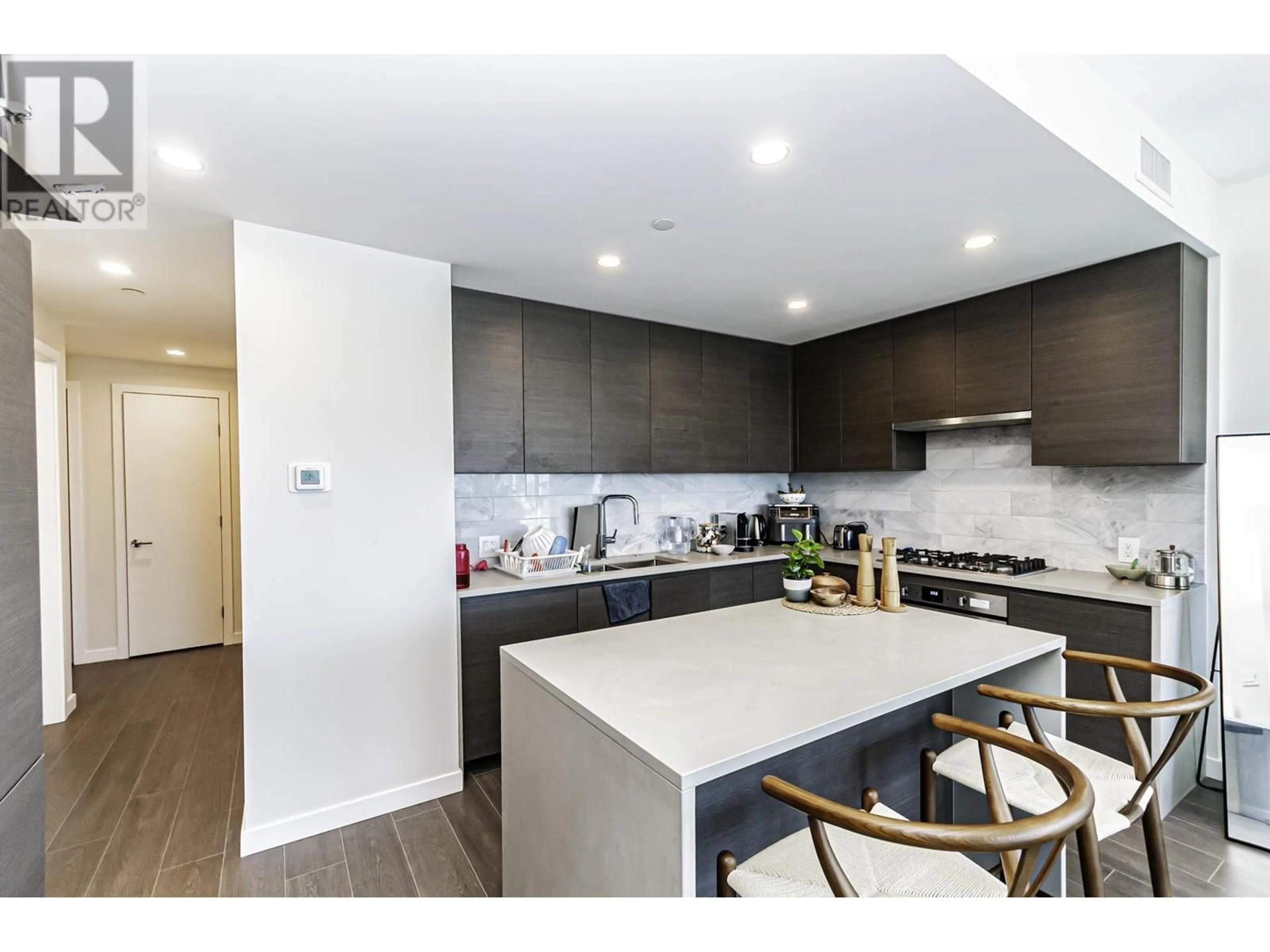 Standard kitchen, unknown for 2002 - 2186 GILMORE AVENUE, Burnaby British Columbia V5C0N7