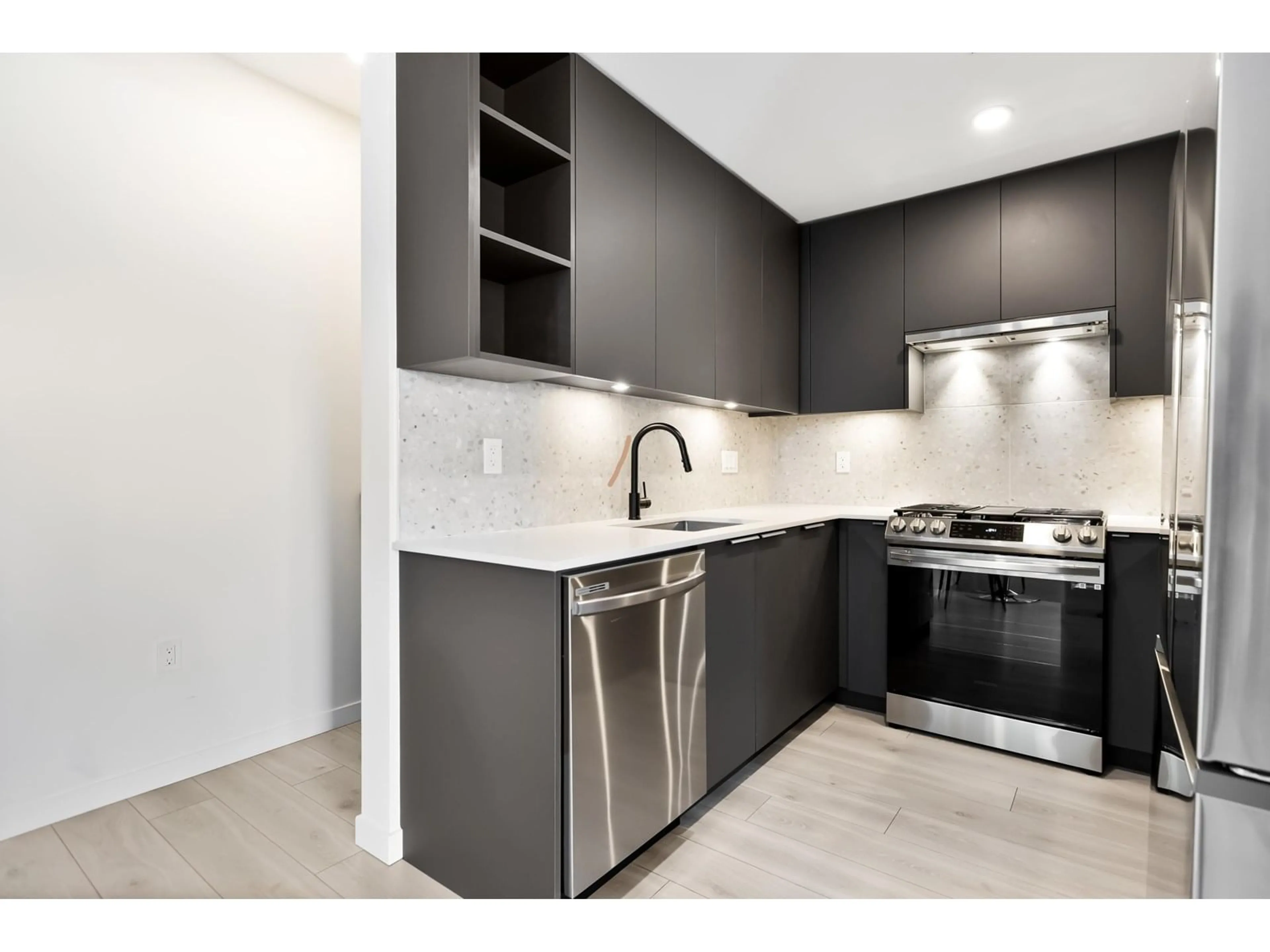 Standard kitchen, unknown for 206 - 7920 206, Langley British Columbia V2Y3X1