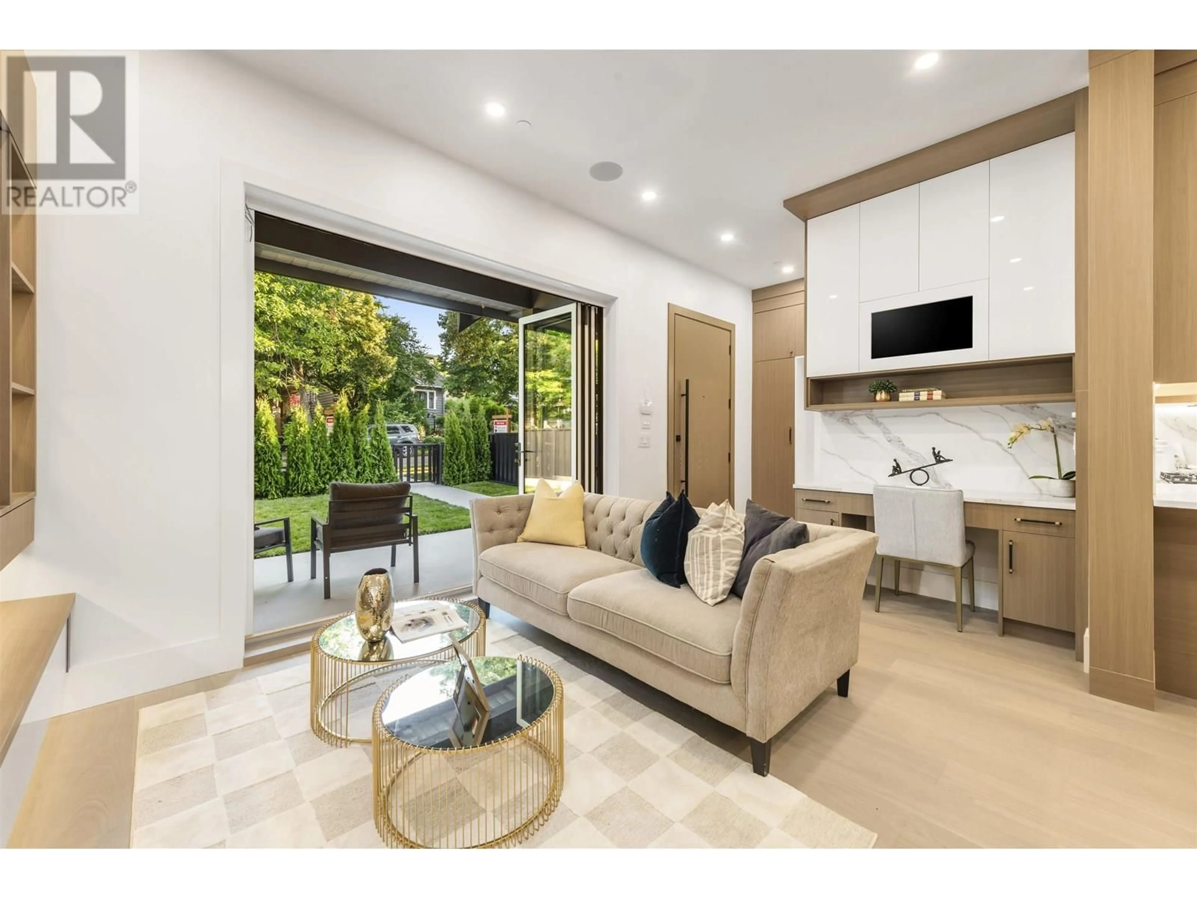 Living room with furniture, unknown for 1 - 847 10TH AVENUE, Vancouver British Columbia V5T2A9