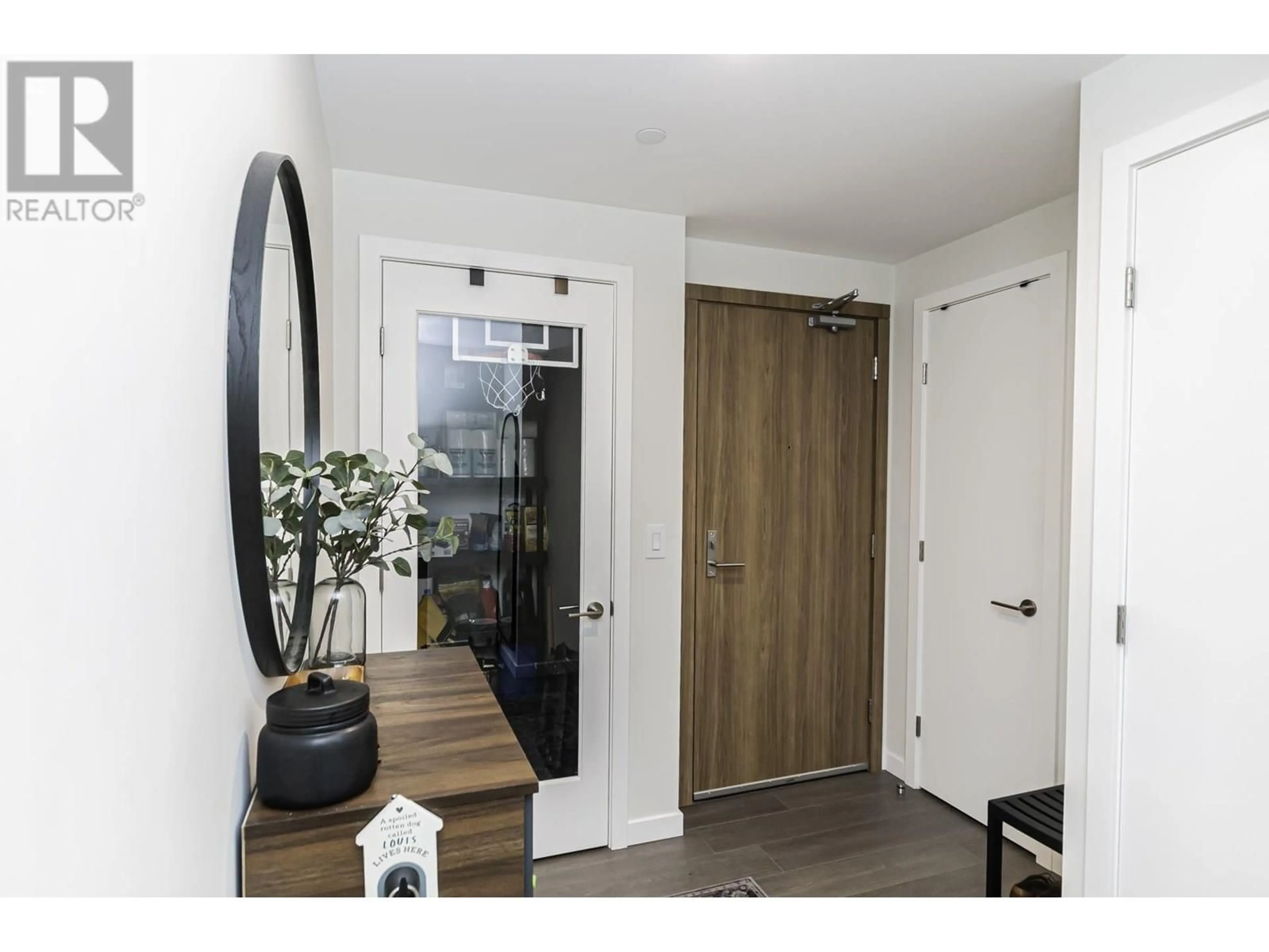 Indoor entryway for 2008 - 2186 GILMORE AVENUE, Burnaby British Columbia V5C0N7