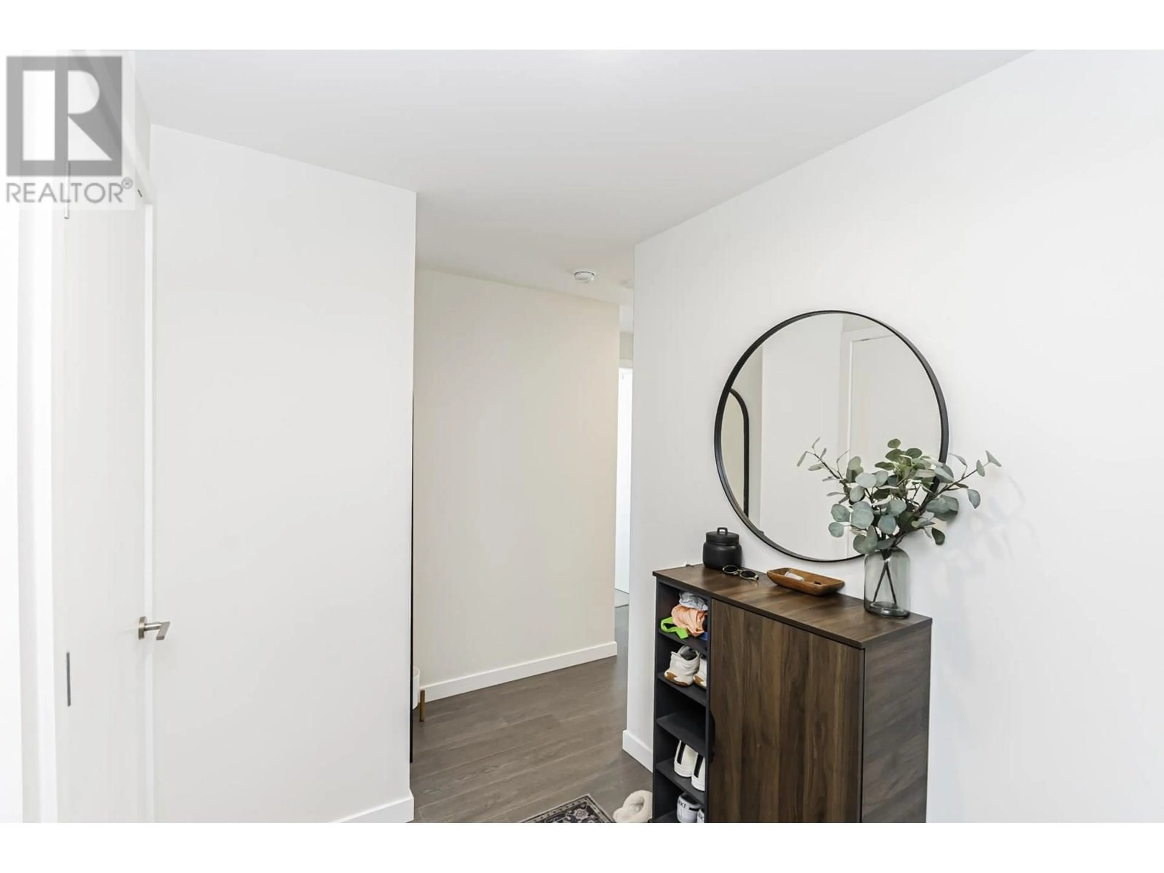 Indoor entryway for 2008 - 2186 GILMORE AVENUE, Burnaby British Columbia V5C0N7