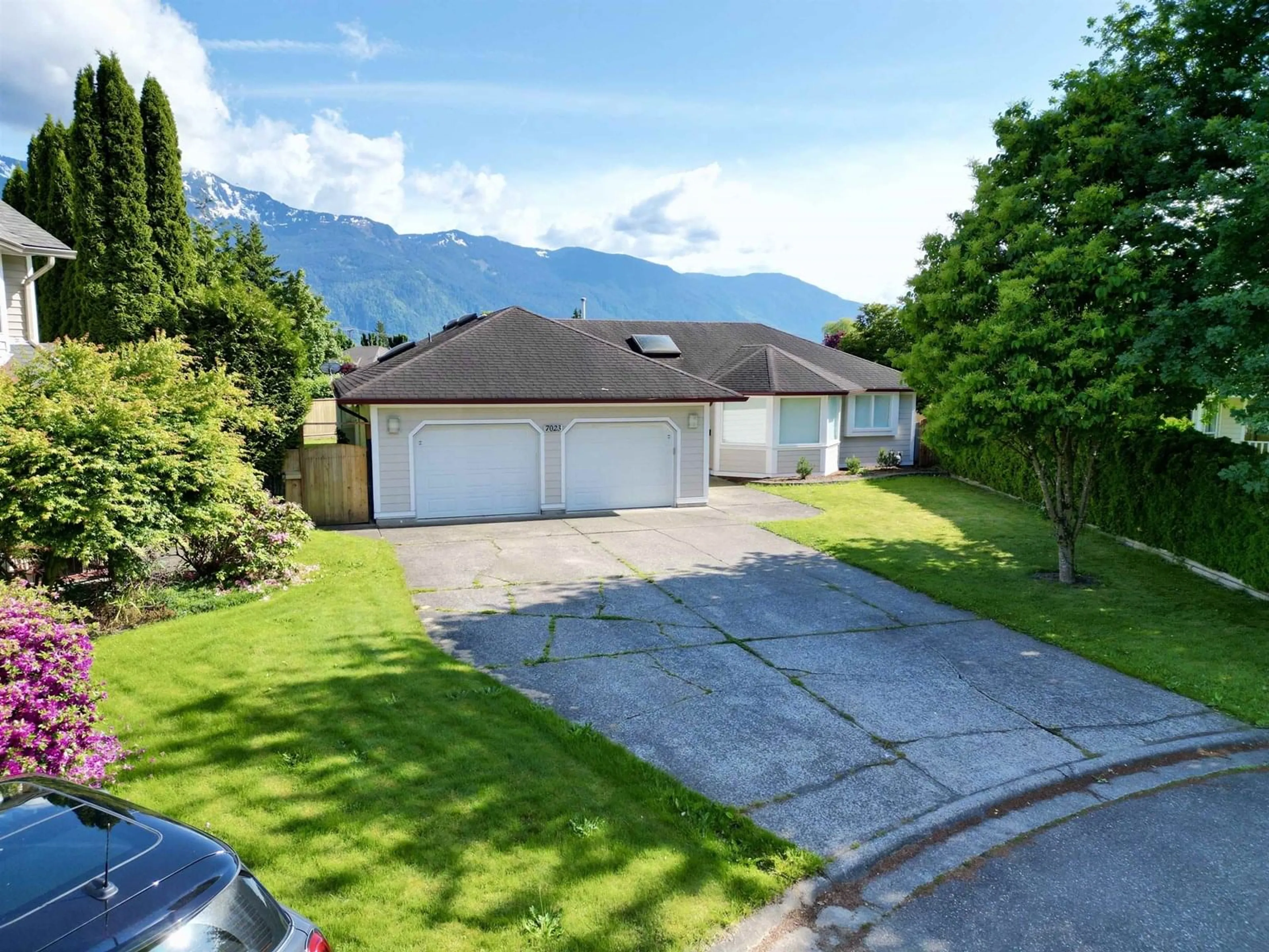 A pic from outside/outdoor area/front of a property/back of a property/a pic from drone, mountain view for 7023 MULBERRY PLACE, Agassiz British Columbia V0M1A3