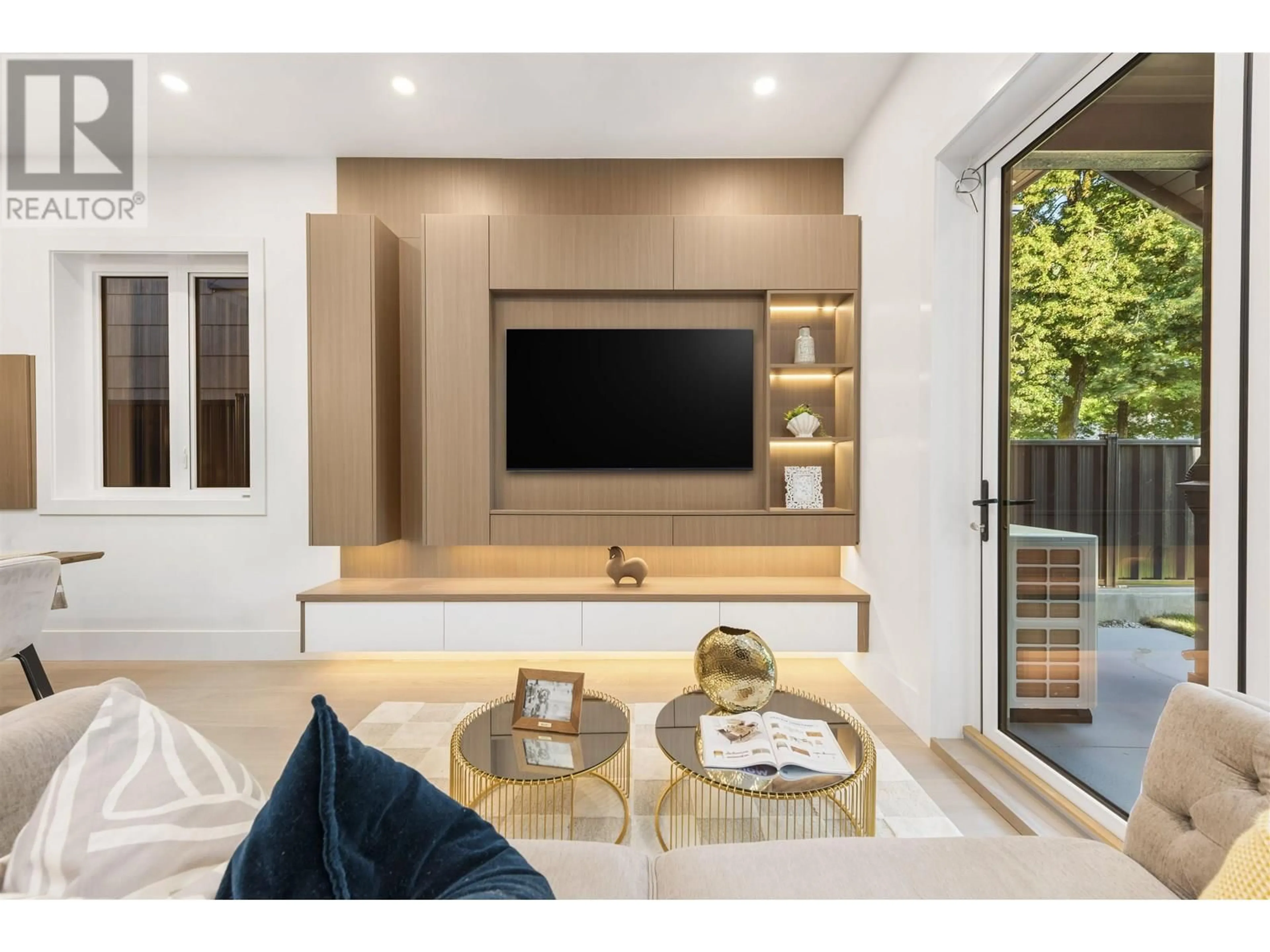 Home theater for 2 - 847 10TH AVENUE, Vancouver British Columbia V5T2A9