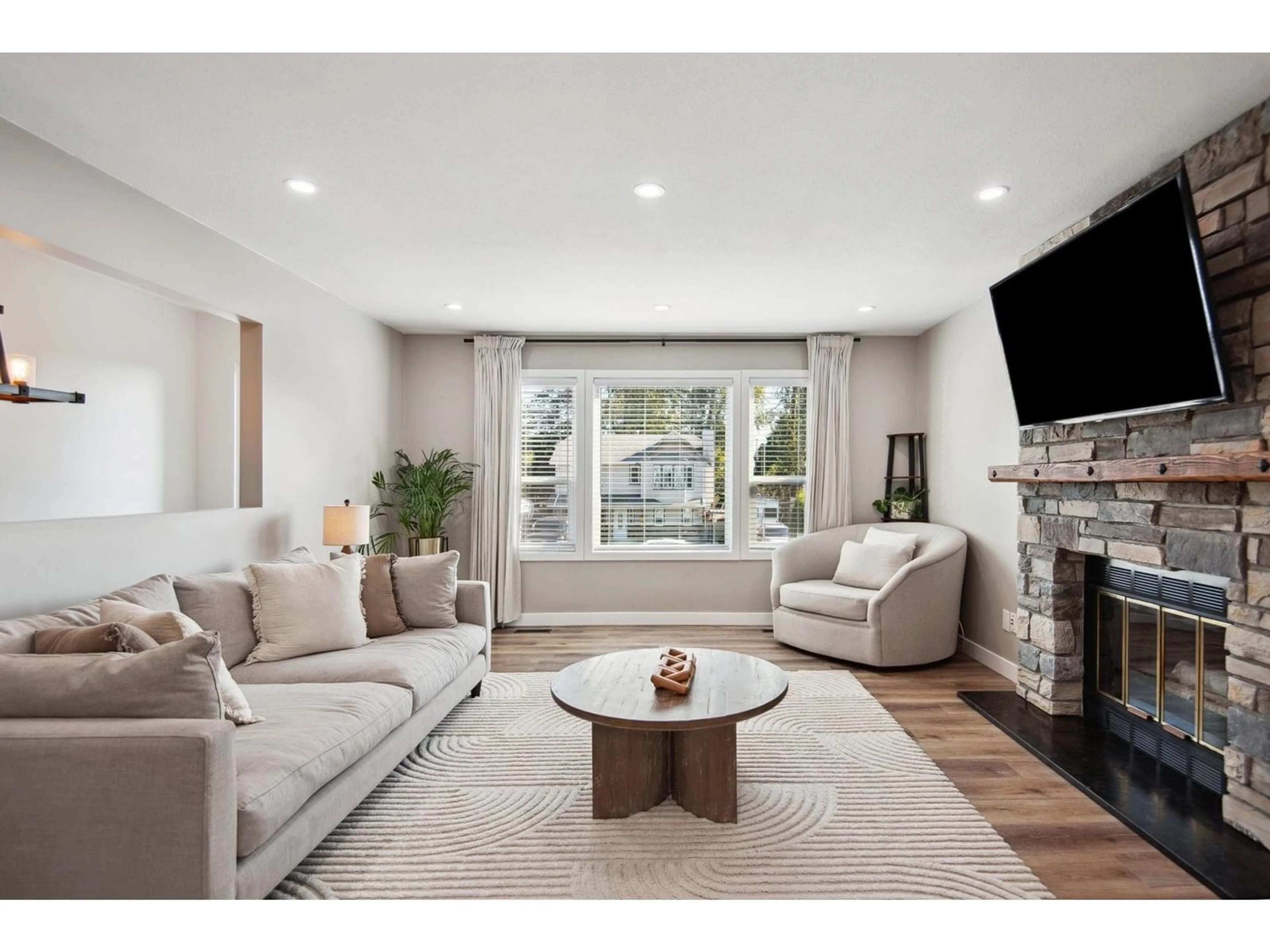 Living room with furniture, unknown for 26573 29B, Langley British Columbia V4W3B5