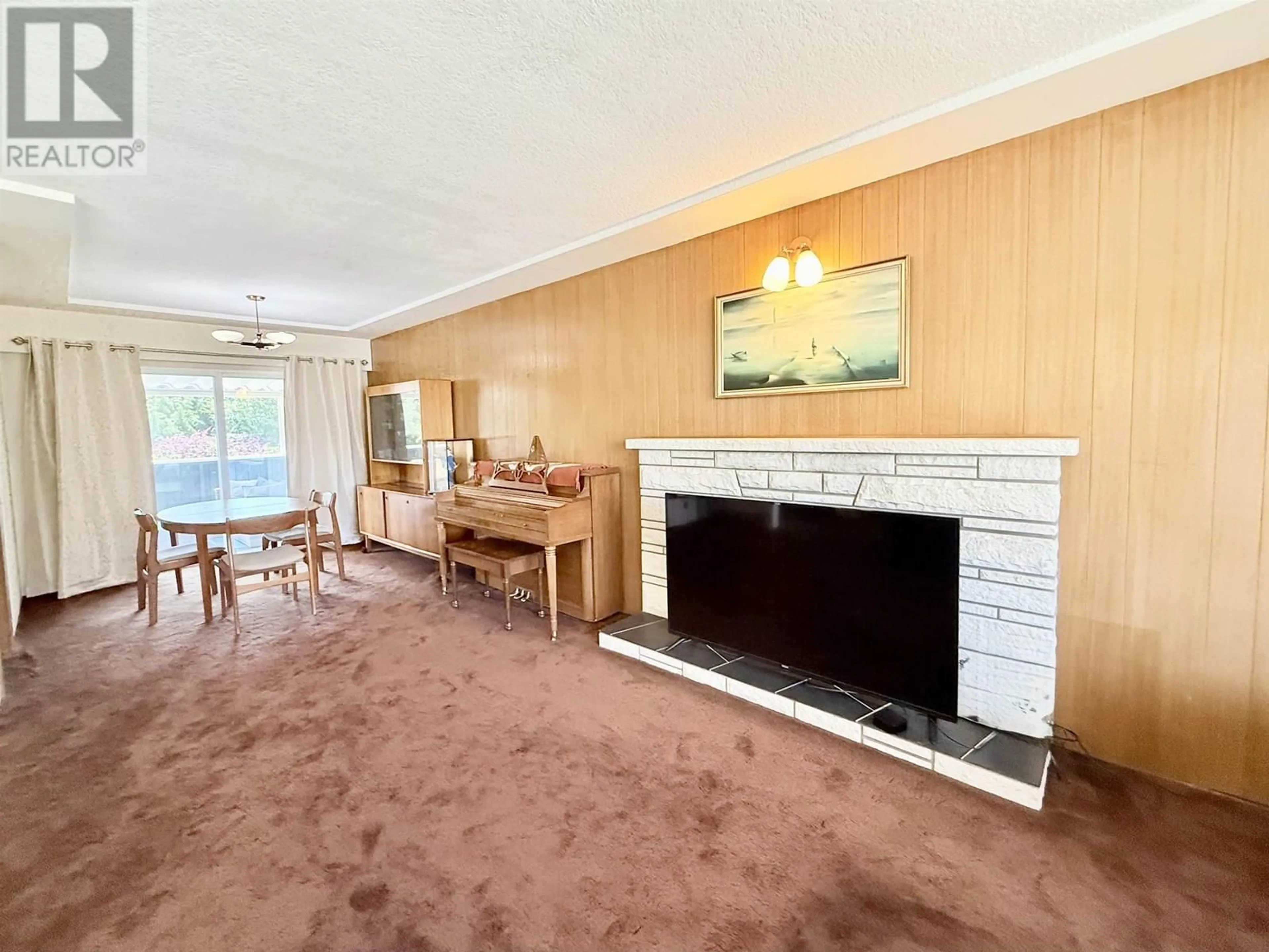 A pic of a room for 6960 NAPIER STREET, Burnaby British Columbia V5B2C4