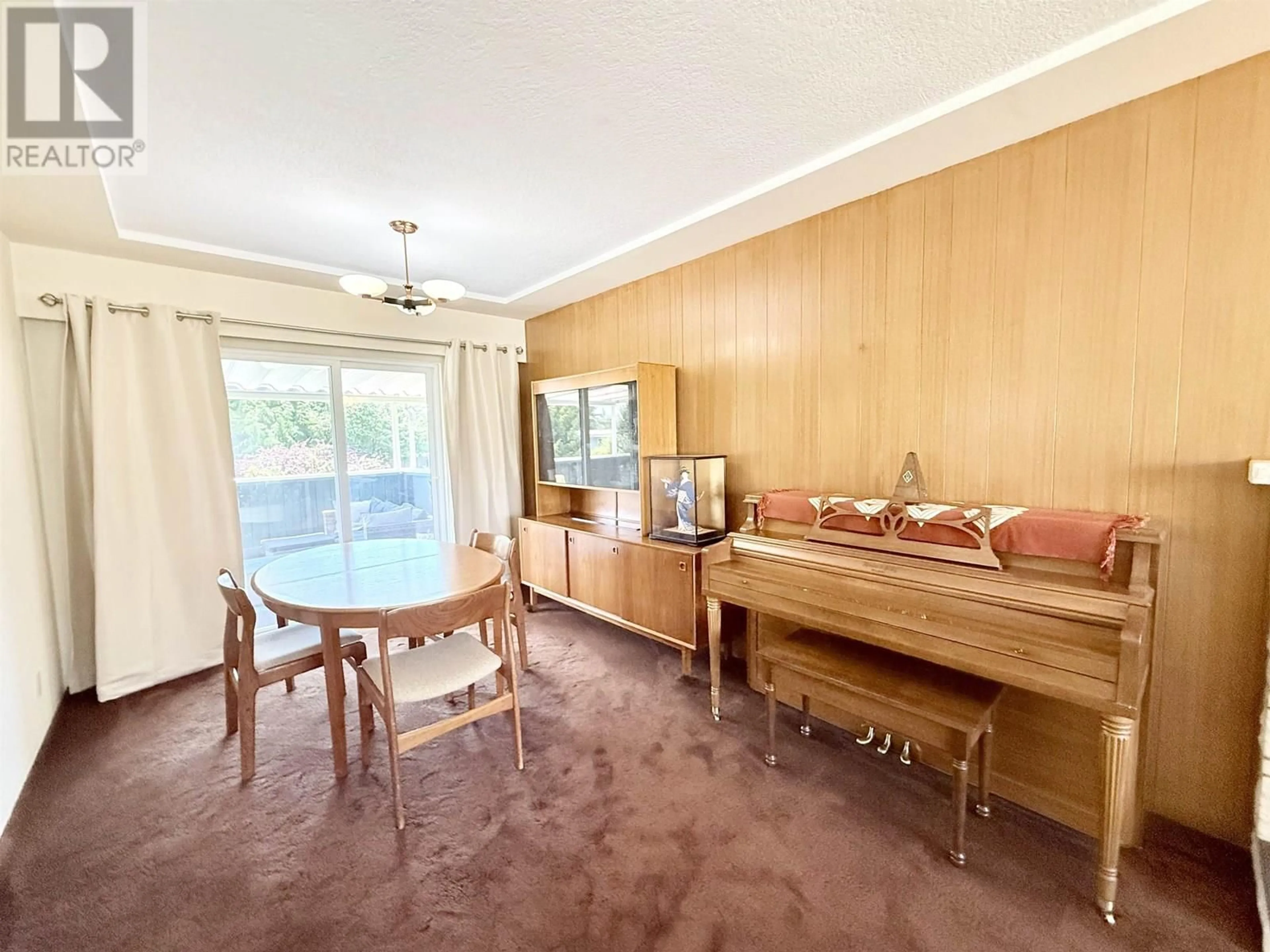 Dining room, wood/laminate floor for 6960 NAPIER STREET, Burnaby British Columbia V5B2C4